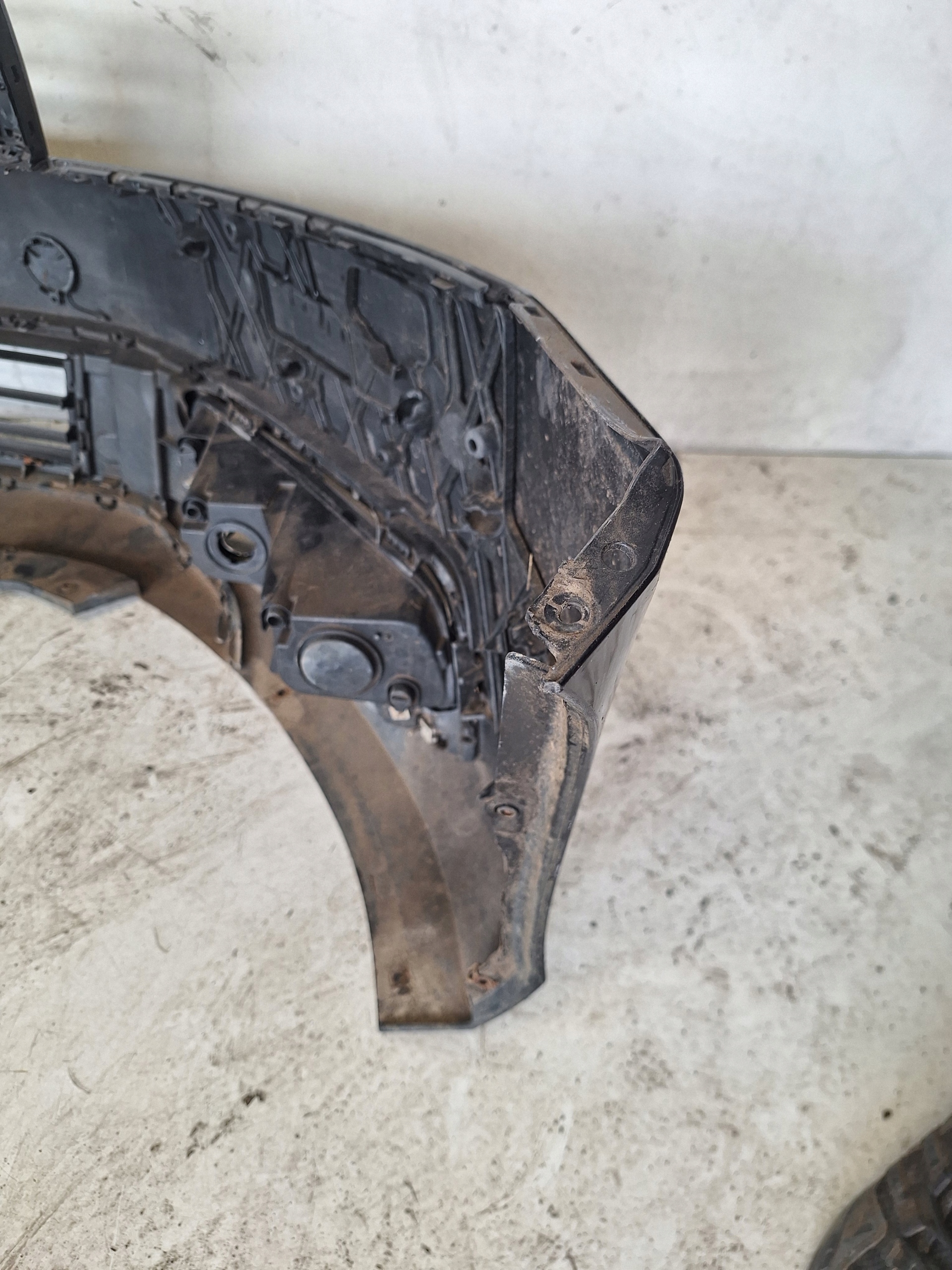 VOLKSWAGEN PASSAT B7 10-14 bumper + grille