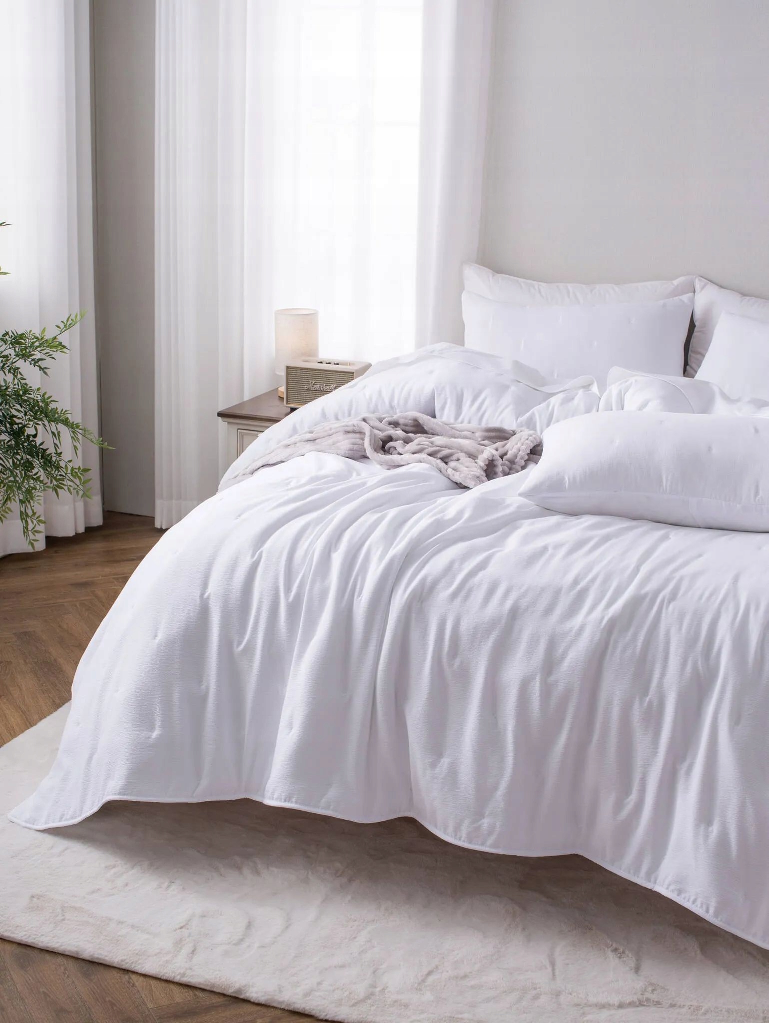 Dekorativní texturovaný přehoz Dotta 200x220 bílý s výšivkou puntíků