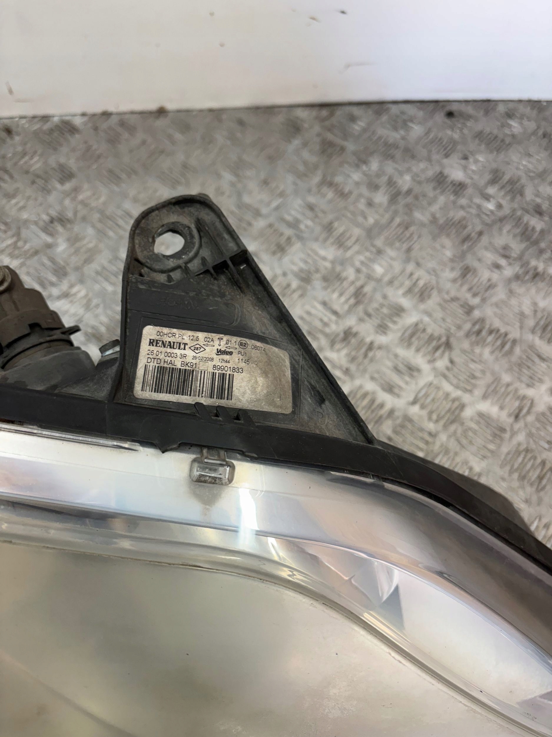 REFLEKTOR light right RENAULT LAGUNA III 260100033R