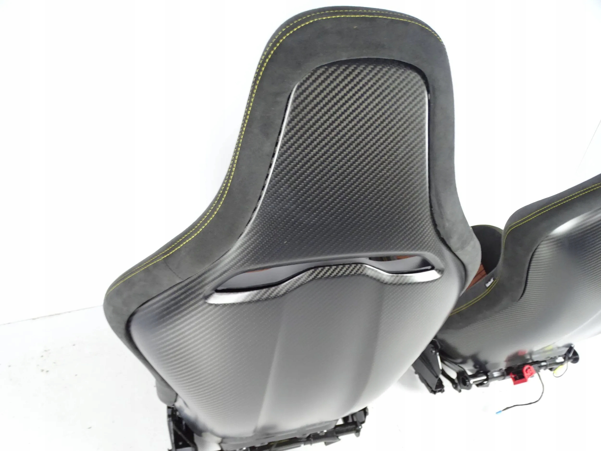 кресла MASERATI MC20 M240 ALFA ROMEO Carbon