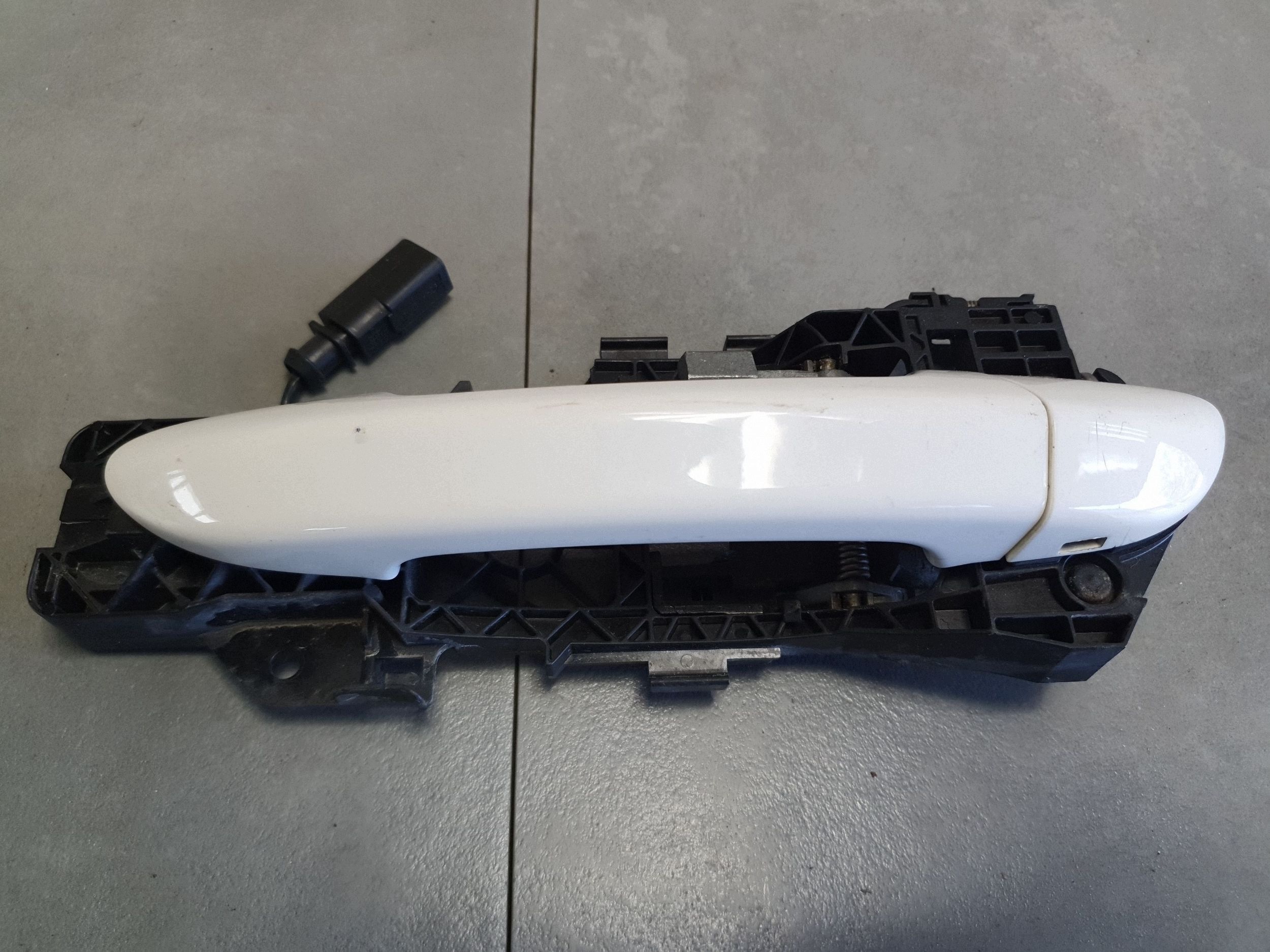Volkswagen PASSAT CC handle exterior left rear 3C8839885 lb9a