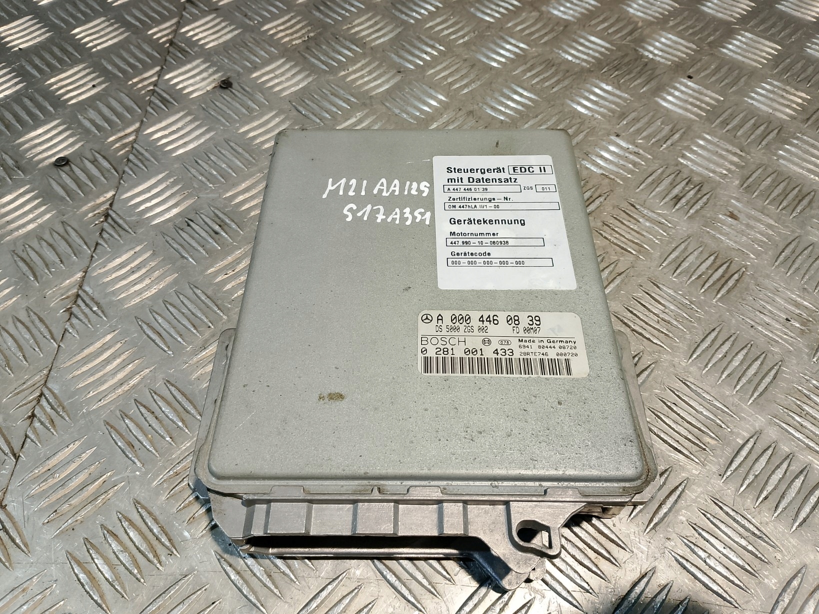 control unit of the engine A 000 446 08 39 BOSCH 0 281 001 433