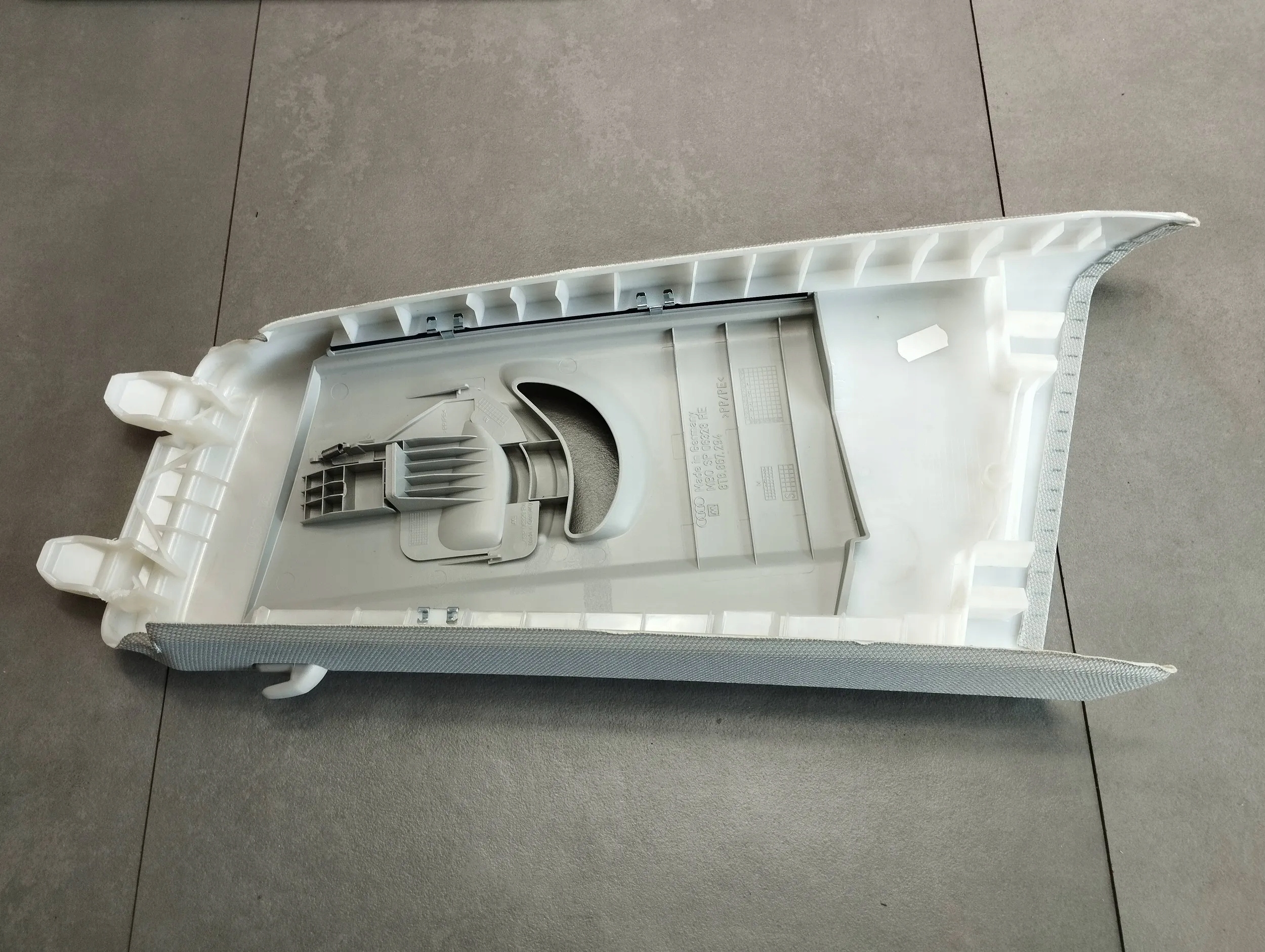 Audi A5 8T Blende Abdeckung SLUPKA 8T8867244
