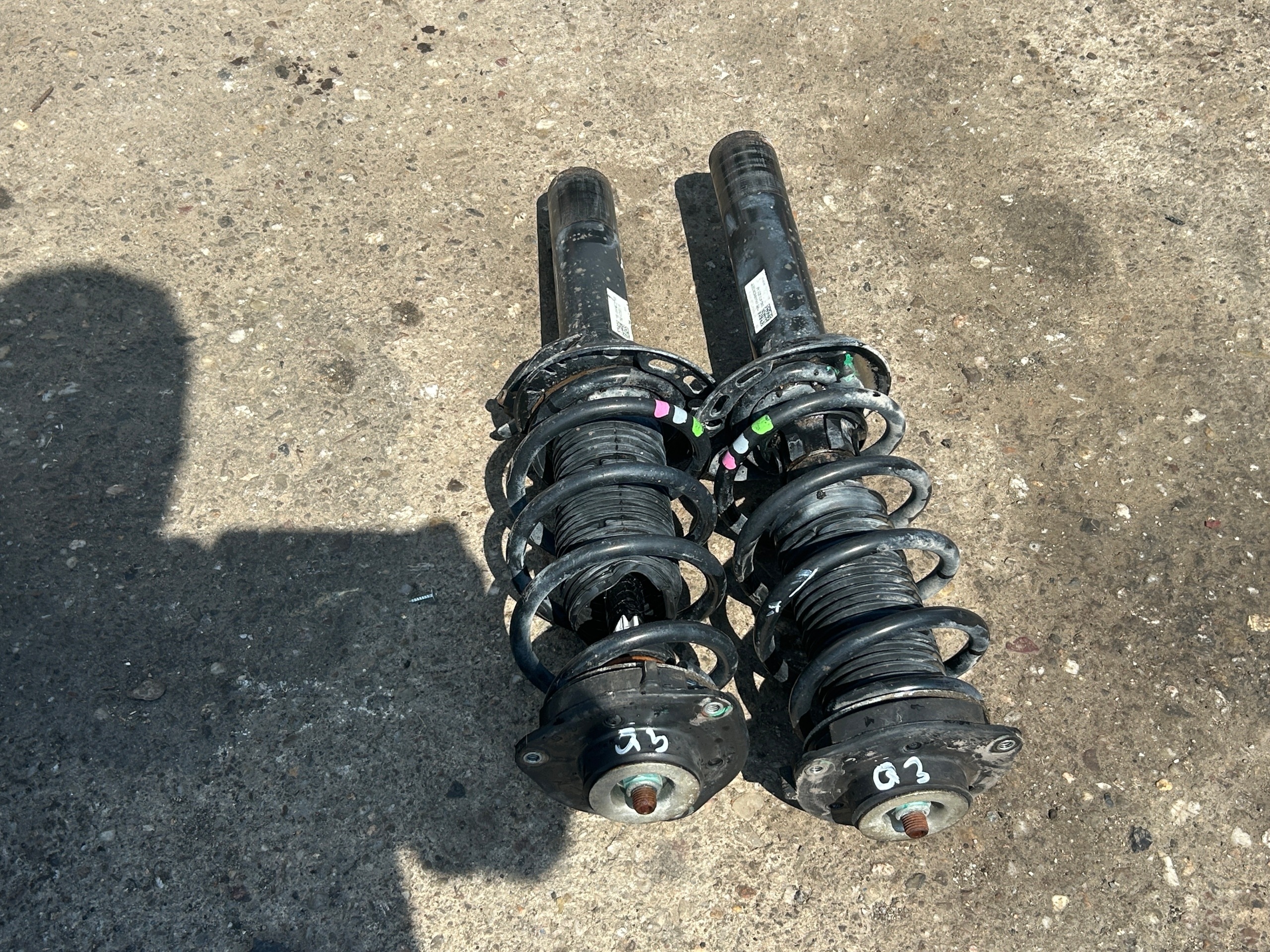 AUDI Q3 8U 2,0 TDI shock absorbers front 5N0413031AF KOMPLET