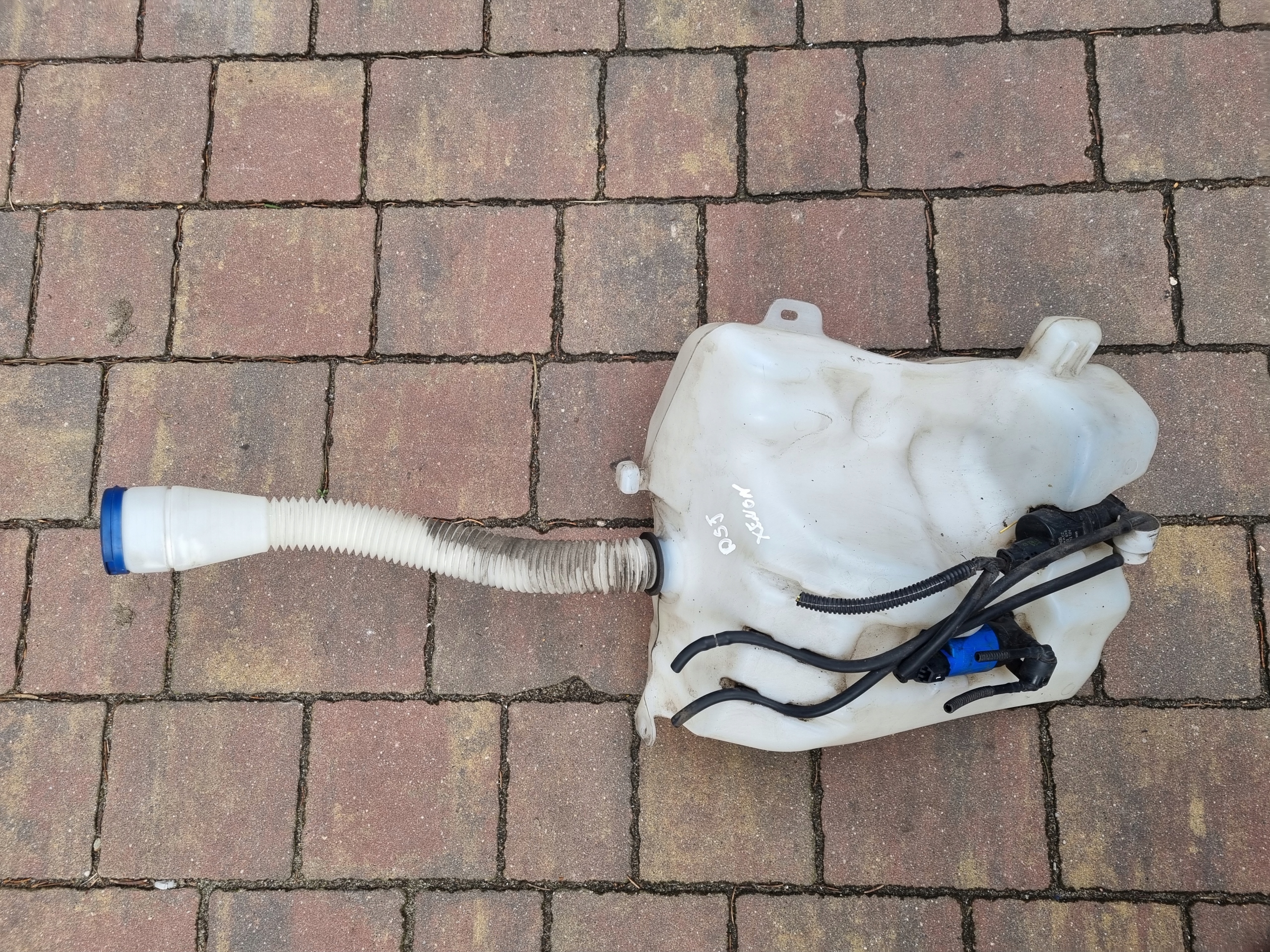 БАЧОК ОМИВАЧА КСЕНОНУ CITROEN DS5