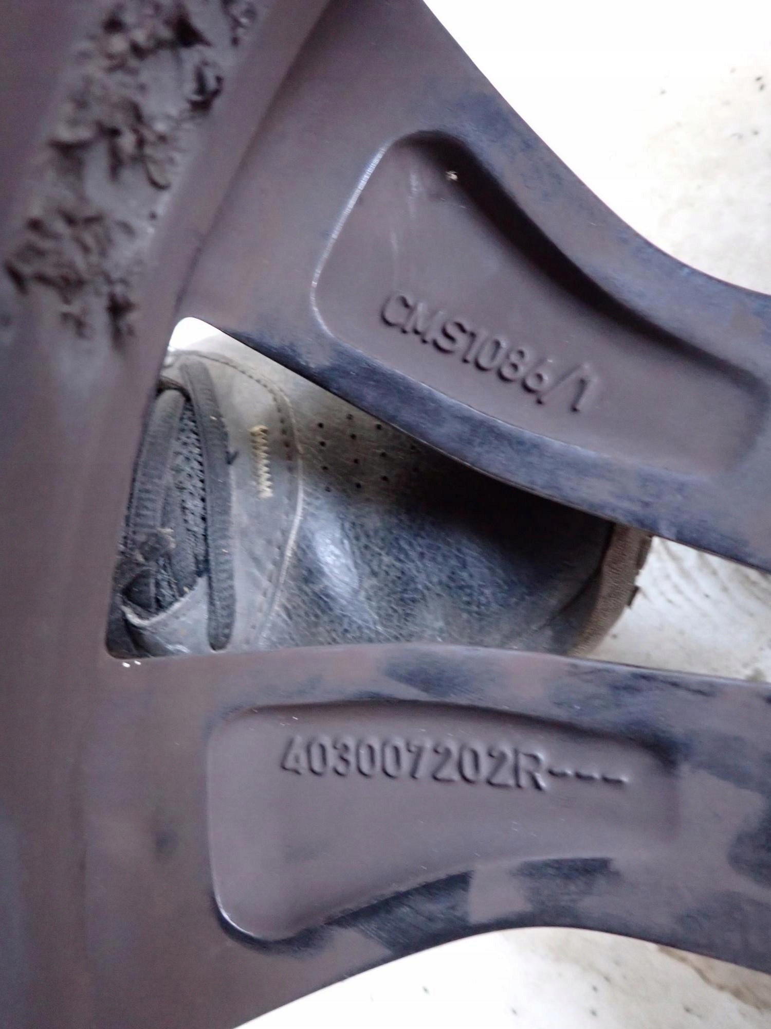 RENAULT 403007202R 7Jx17 17" disk hliníkový