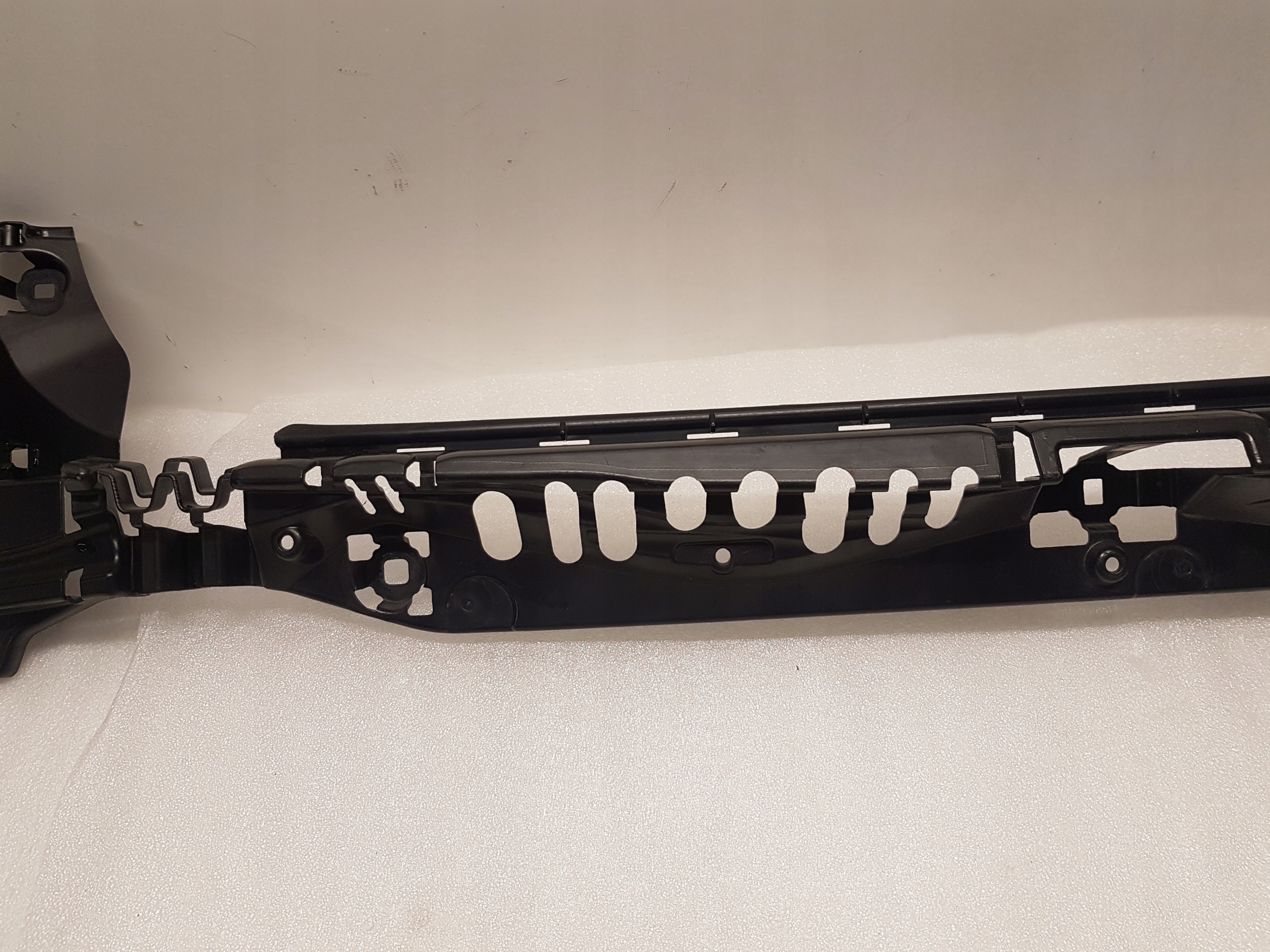 bumper bracket rear part BMW G30 LCI 9498616