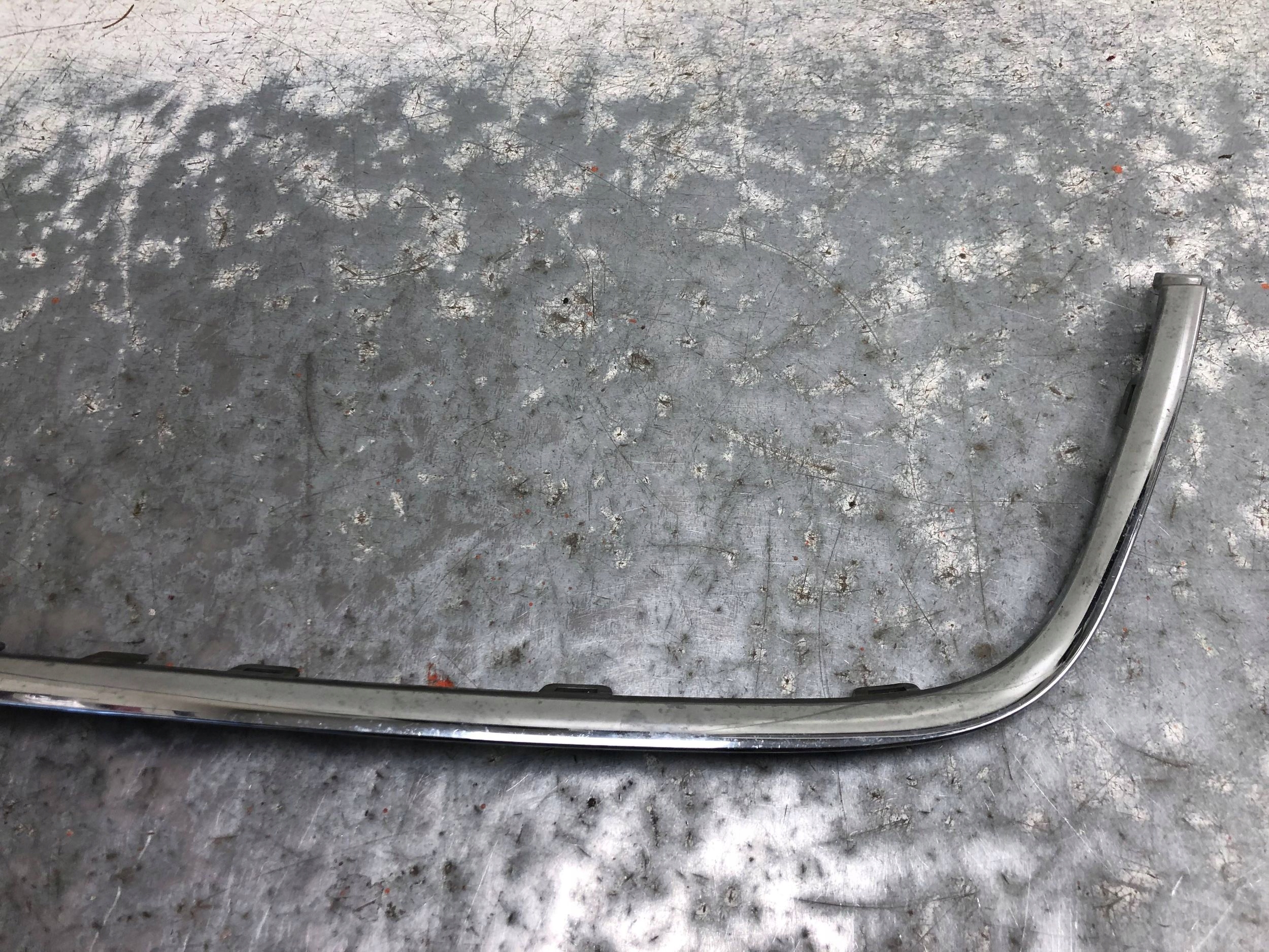 frame CHROM GRILLA SKODA YETI 5L0853607