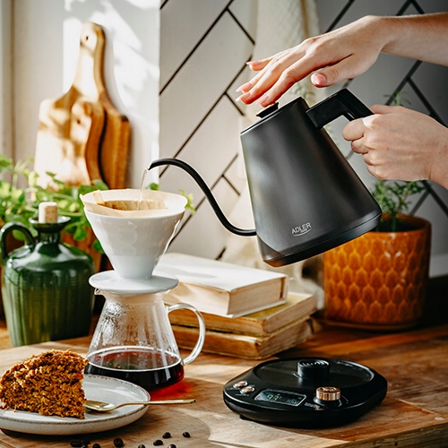 AD 1349 Czajnik Metalowy z Długą Wylewką 1,0L – Precyzja i Elegancja