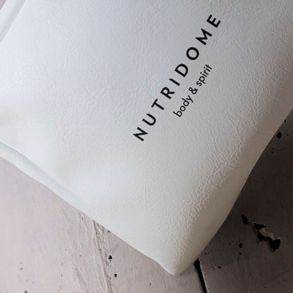 Elegancka kosmetyczka EKO-SKÓRA biała pojemna Marka Nutridome