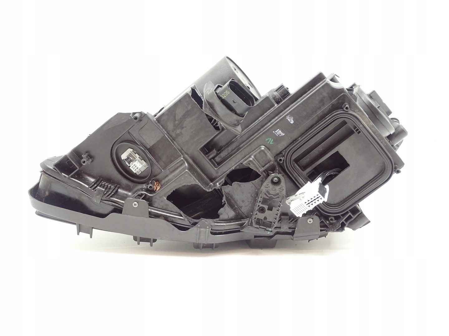 REFLEKTOR light right front right BI XENON MERCEDES GLA W156 A1569062000