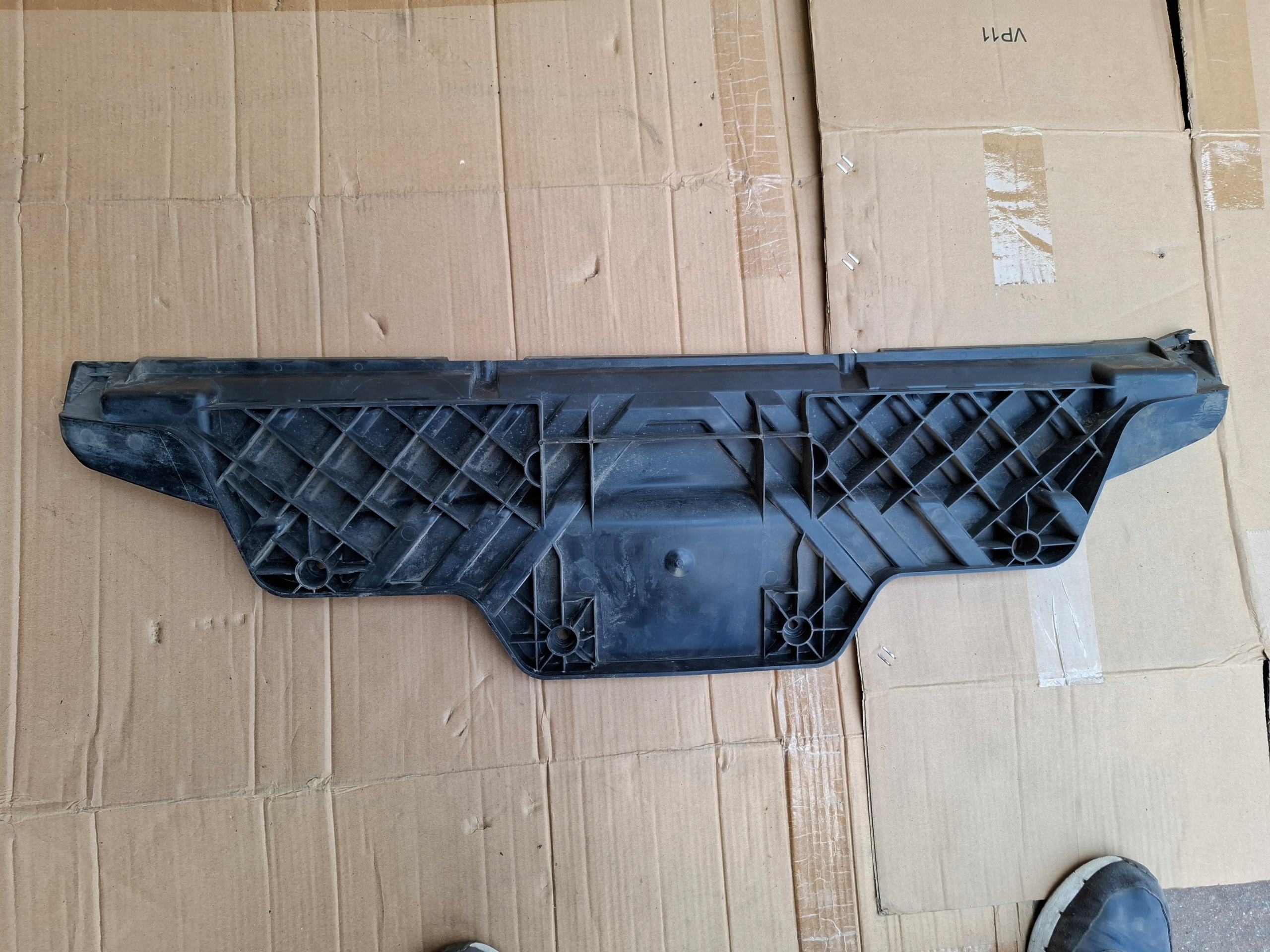 Q7 4M II Support Support plaque Pare choc SRODKOWE Arrière 4M0807329