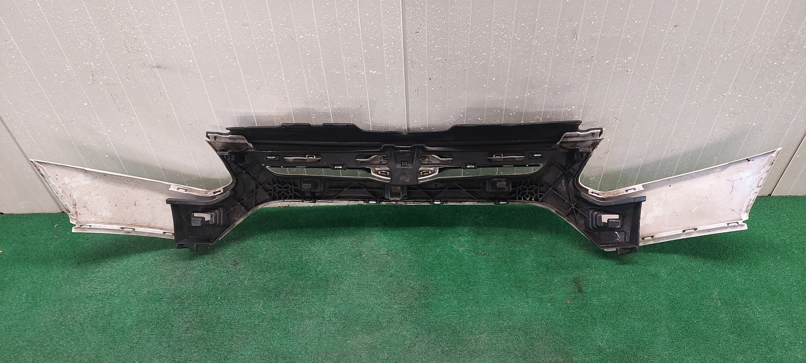 Grille Complet FORD TRANSIT CUSTOM 12-17 LAK: FROZEN WHITE