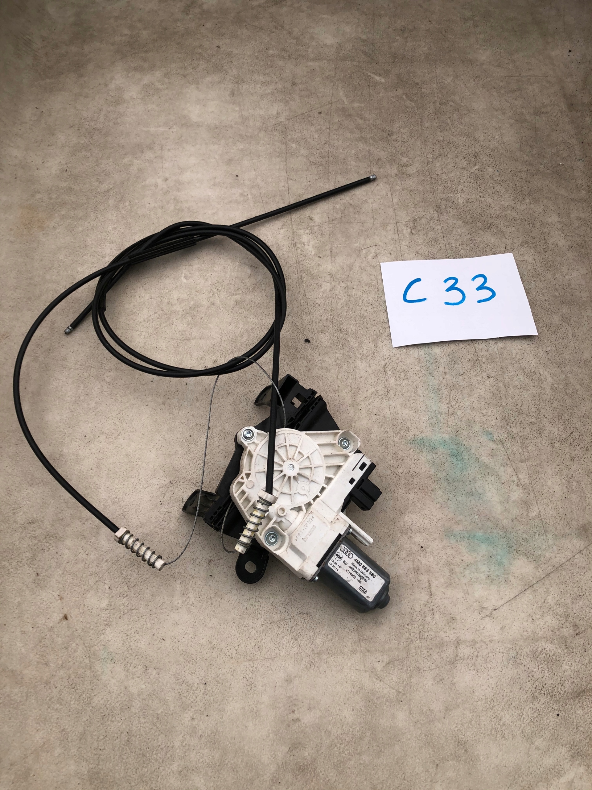 4m0863560 МЕХАНІЗМ РУЛОННІ ШТОРИ БАГАЖНИКА AUDI Q7m