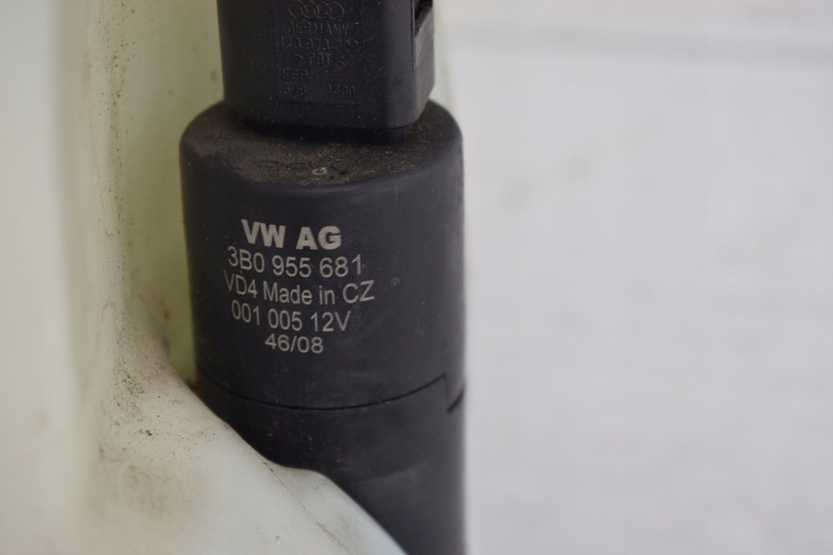 washer fluid tank AUDI Q7 4L0955453