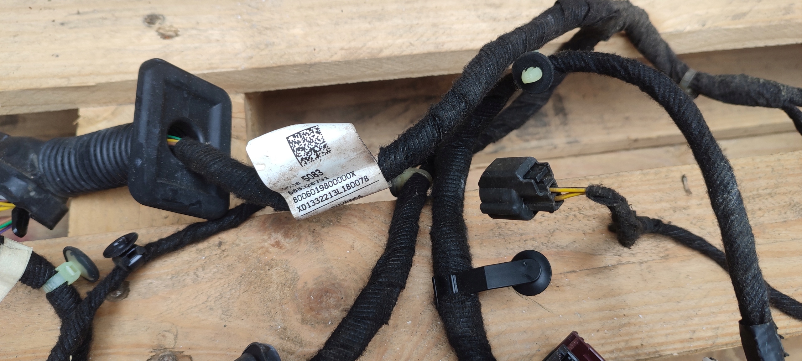wiring bundle door front PRAWYCH OPEL MOKKA A 95385083