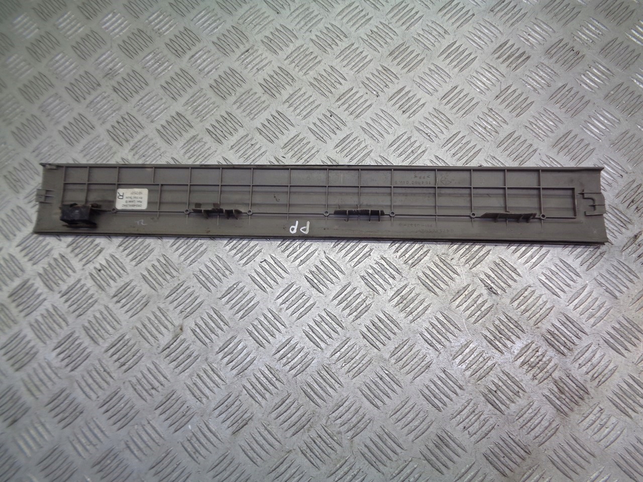 NAKŁADKA NA PRÓG PRAWY P GRAND VOYAGER IV 04754898 Typ samochodu Samochody osobowe