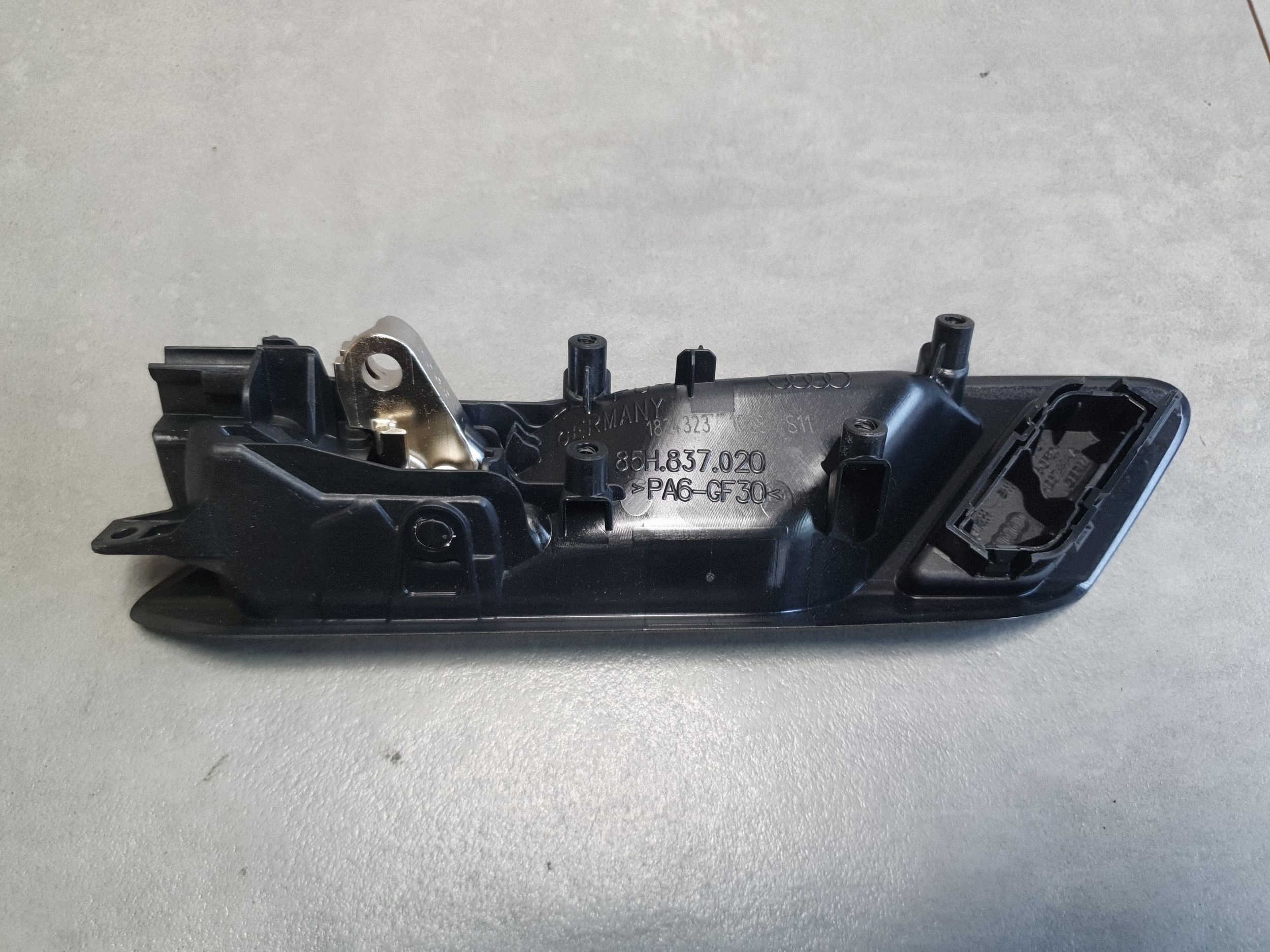 Audi SQ6 e-tron handle inner right rear part rear 85H837020
