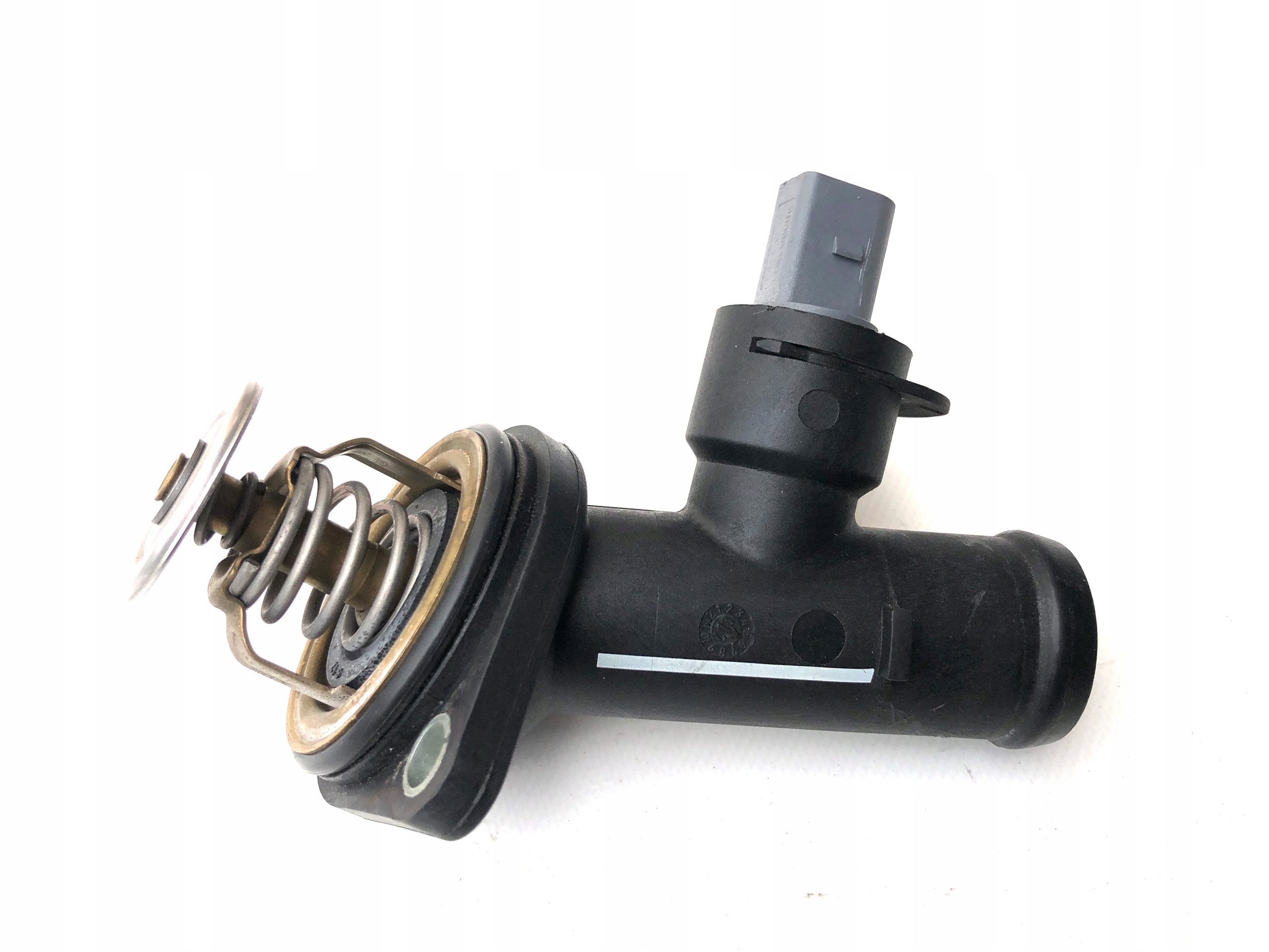 Водяной штуцер термостат 03l121121a AUDI A3 8P