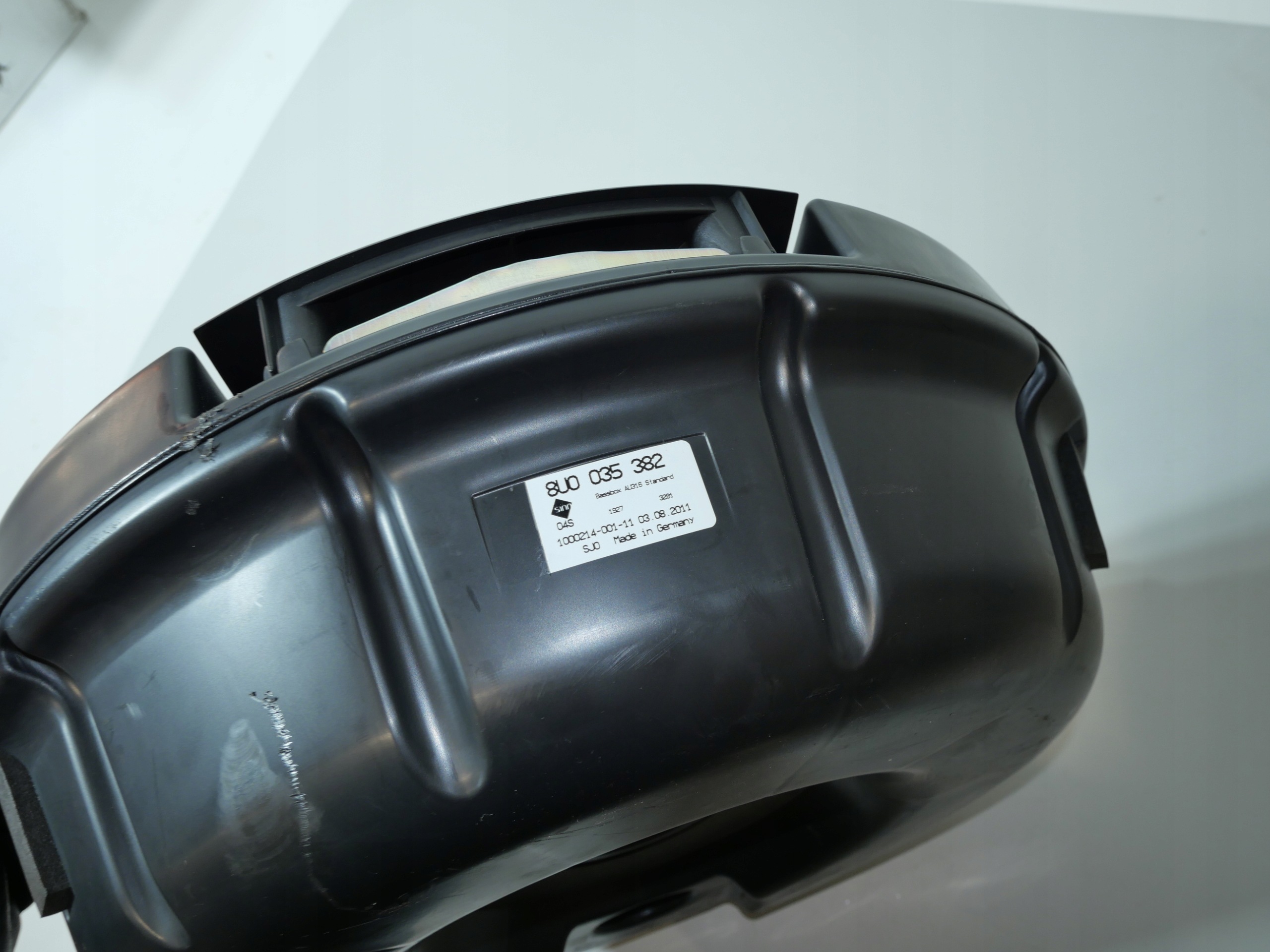 AUDI speaker SUBWOOFER 8U0035382