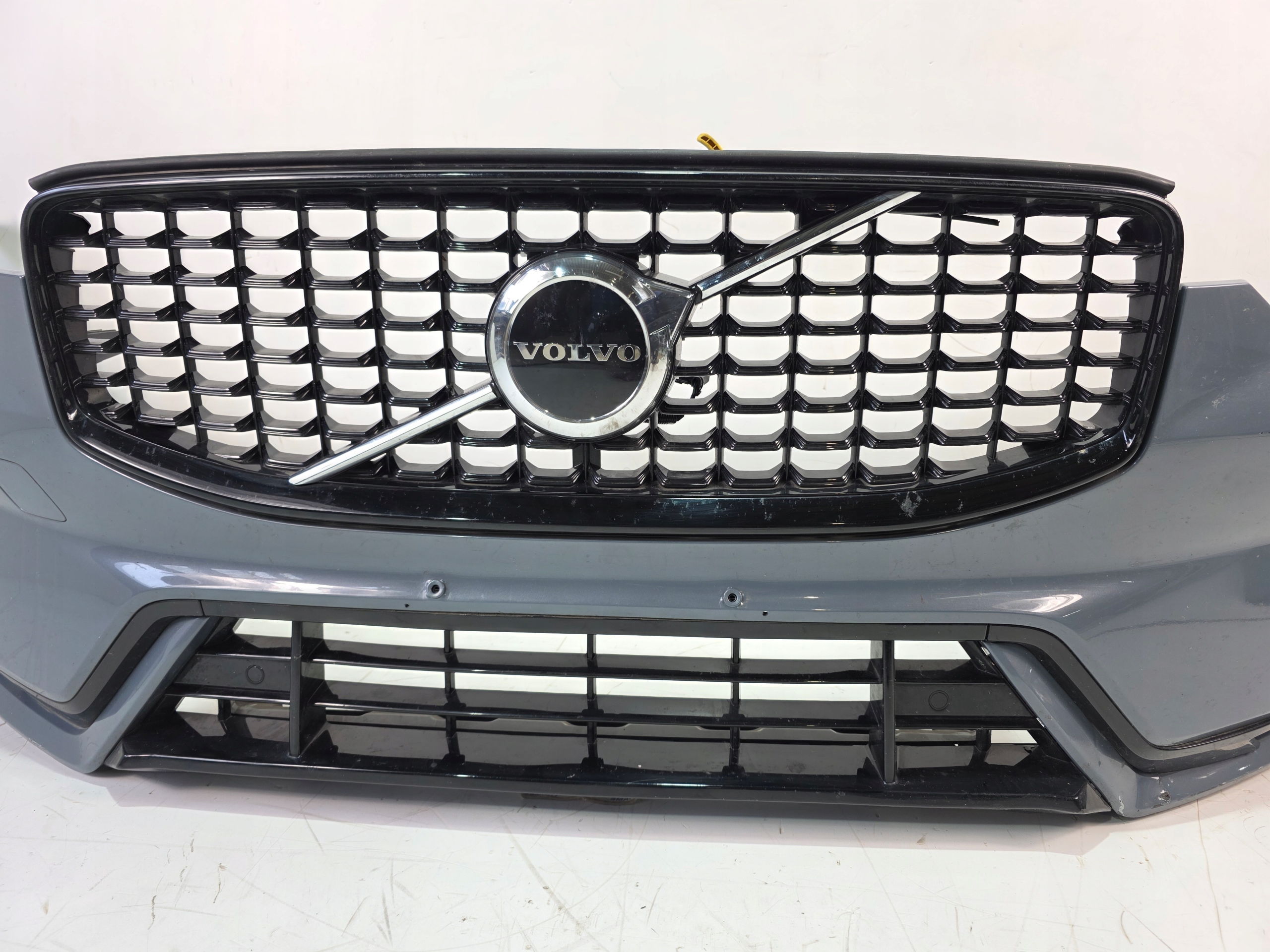 nárazník predný VOLVO XC60 4XPDC pod RADAR 728 THUNDER GREY