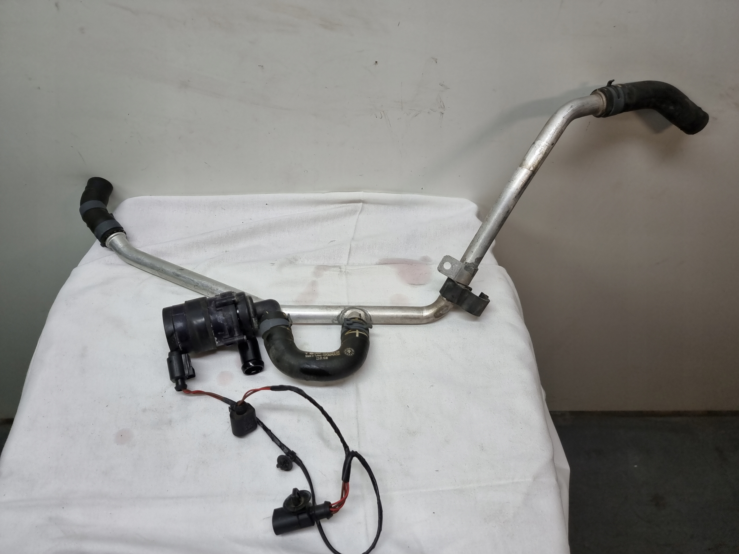 PORSCHE CAYENNE 7P5 ТРУБКА ШЛАНГ ВОДЯНОЙ НАСОС