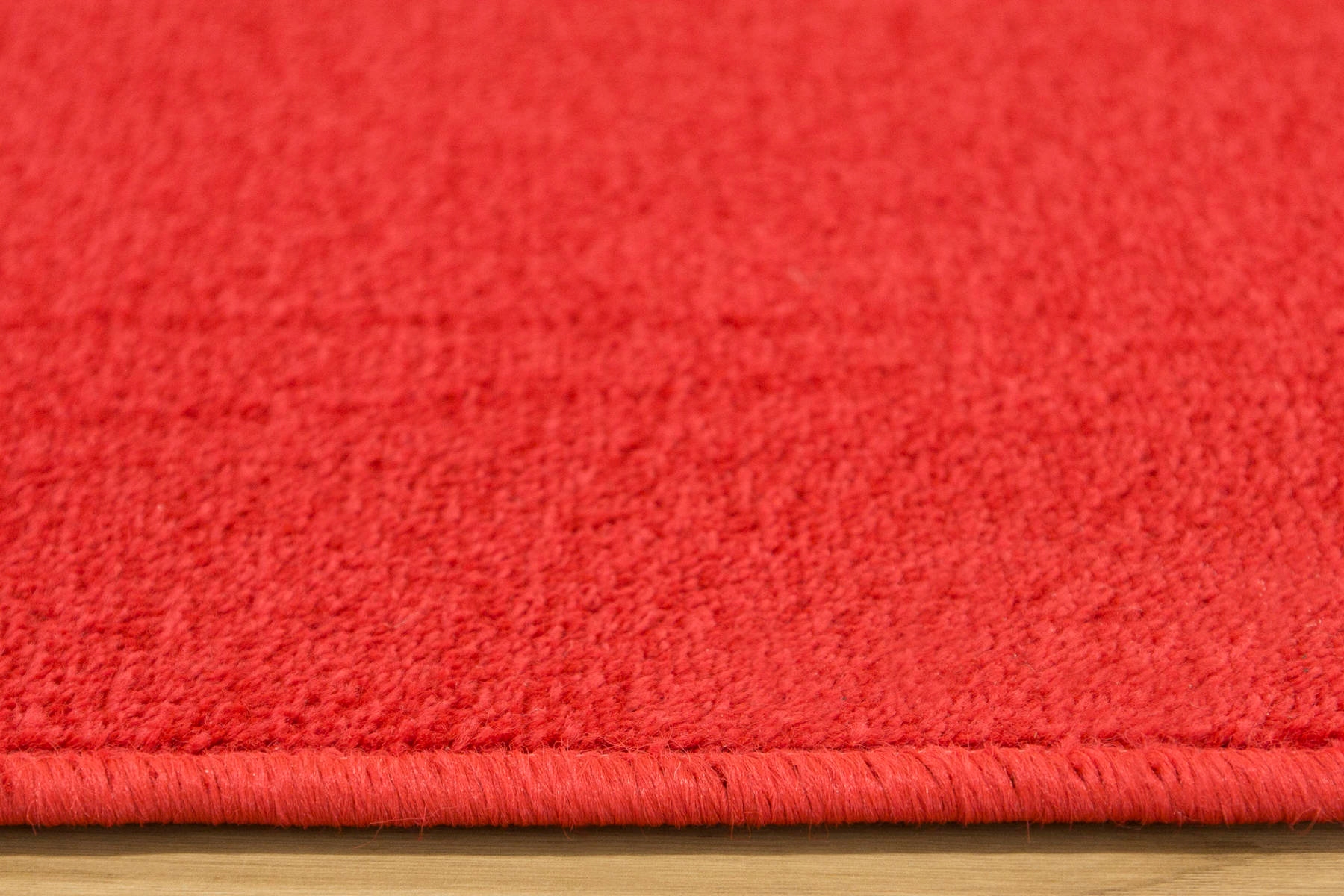 szer. 4m MIĘKKA CZERWONA WYKŁADZINA DYWANOWA Marka Akcila