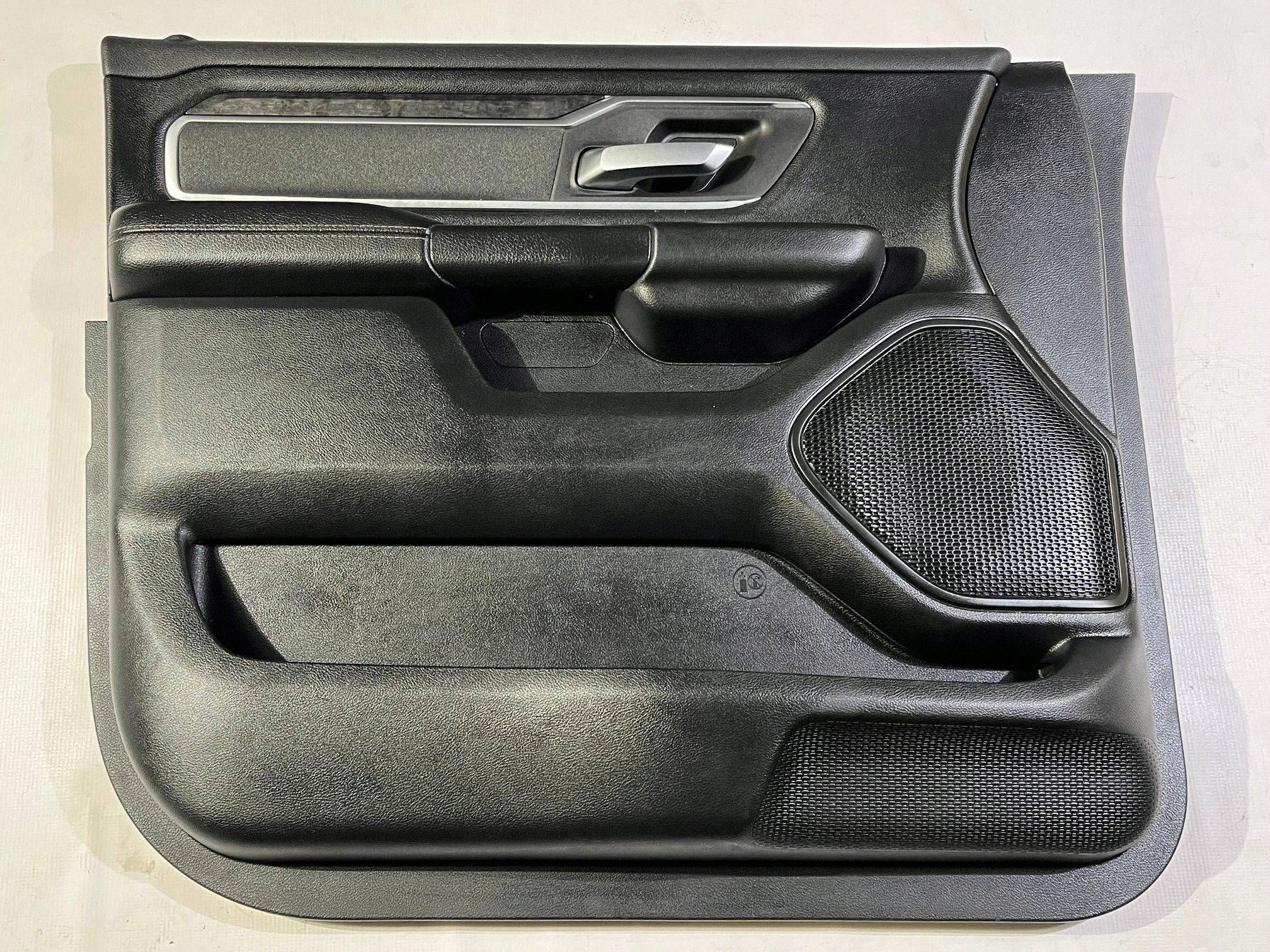 side upholstery door of left przednich front Dodge RAM 1500 2019