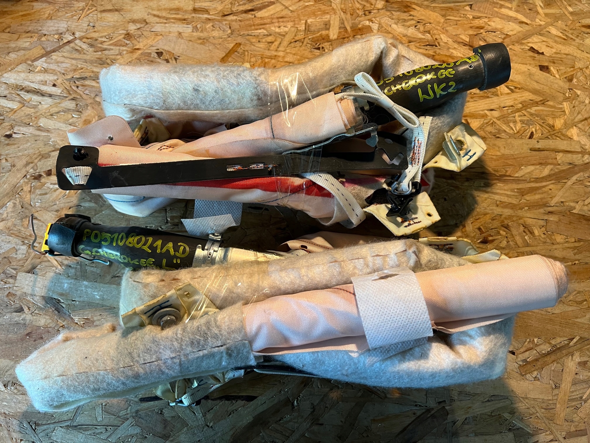 P05108020AD P05108021AD - ЗАВІСА ПРАВИЙ ЛІВИЙ GRAND CHEROKEE WK2 LIFT