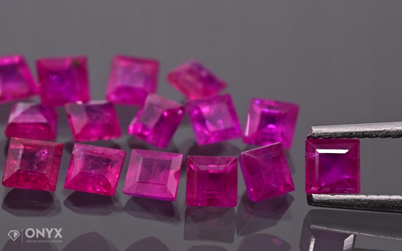 Rubín fazetovaný čtverec 2,5x2,5 mm