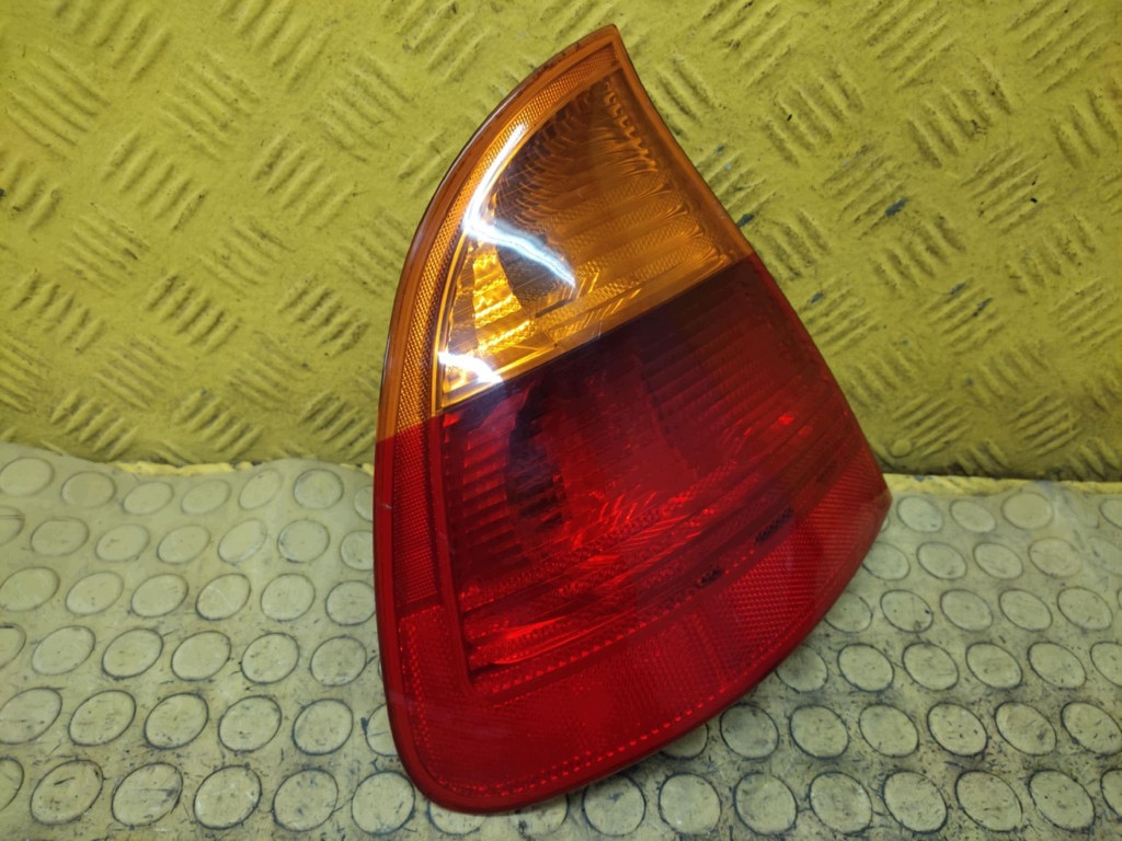 BMW E46 KOMBI light left rear part 8368757