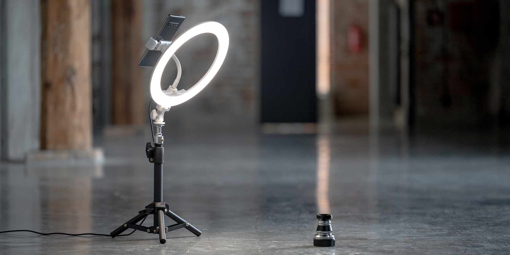 Lampa pierścieniowa Newell RL-10A Arctic White + statyw Marka Newell