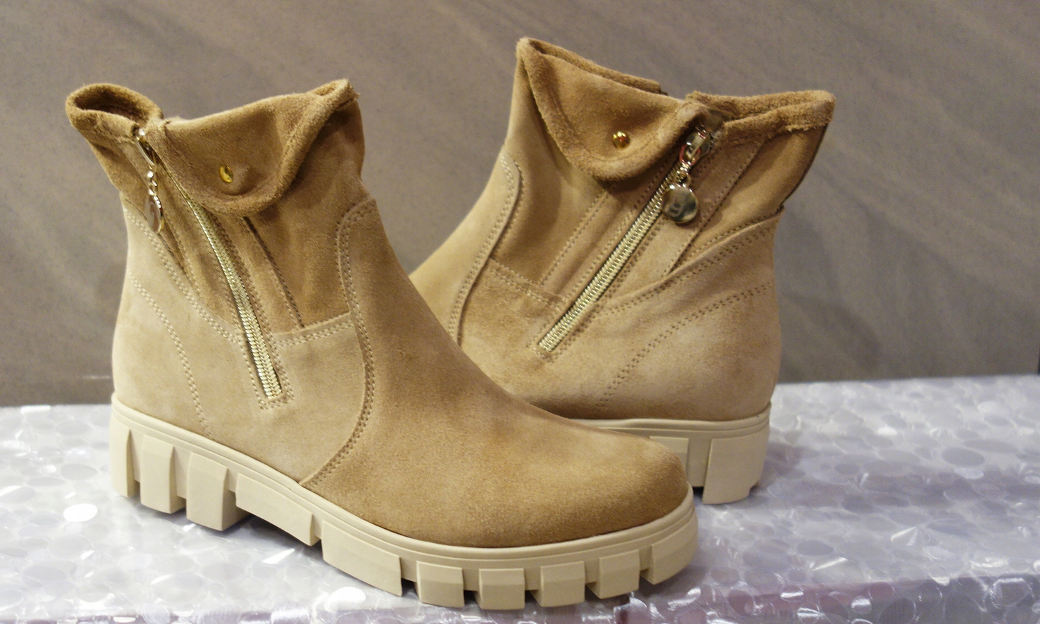 NOWOŚĆ WYSOKIE BOTKI ZAMKI brązowe 40 Oryginalne opakowanie producenta pudełko