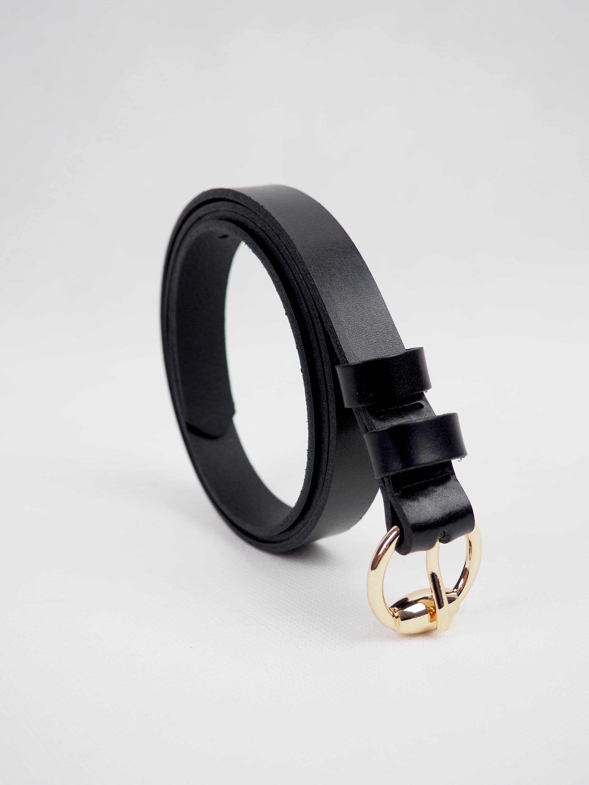 

Damski pasek skórzany kolor czarny -del Santo-