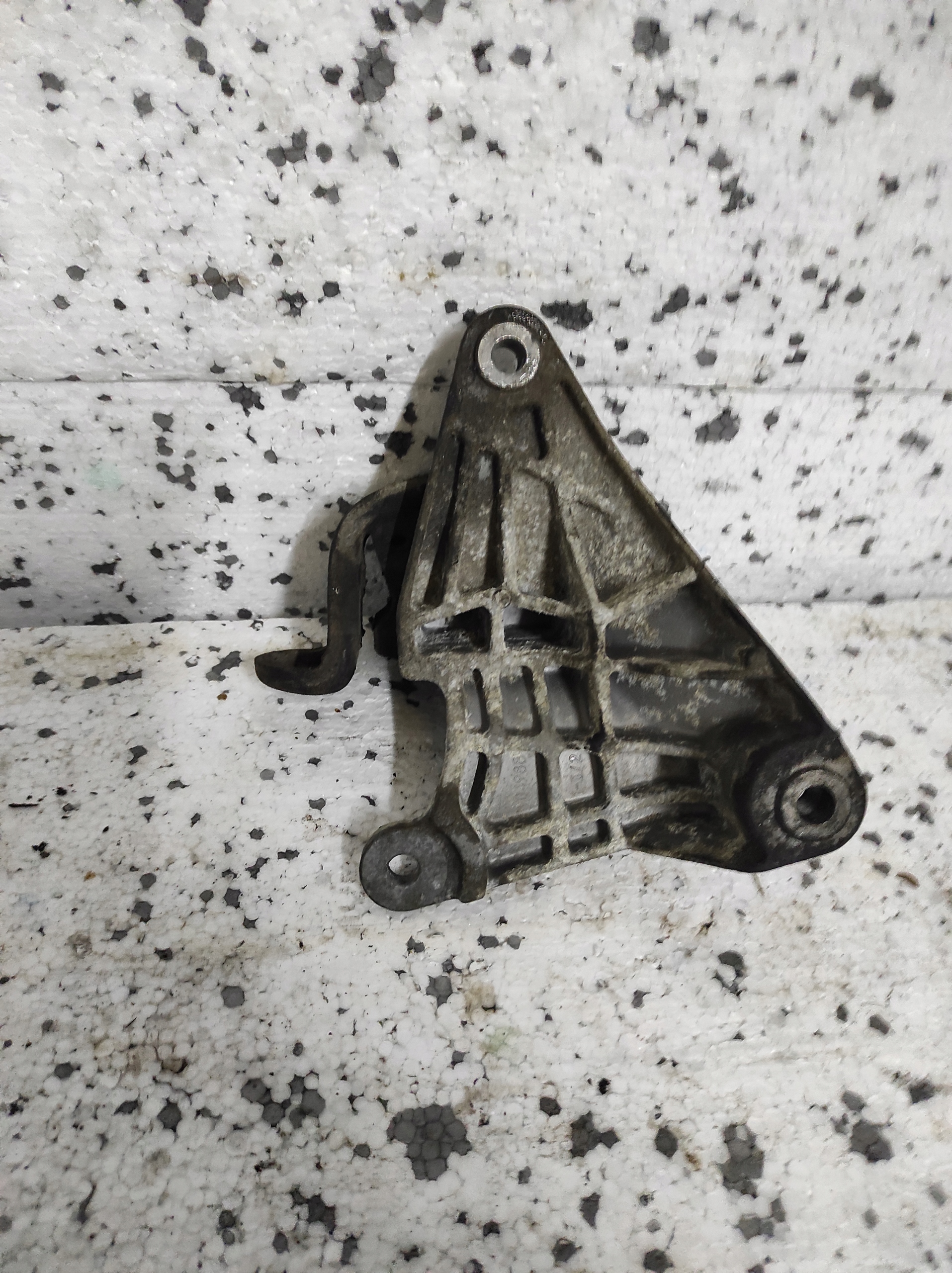 volkswagen engine mount 710,399 151