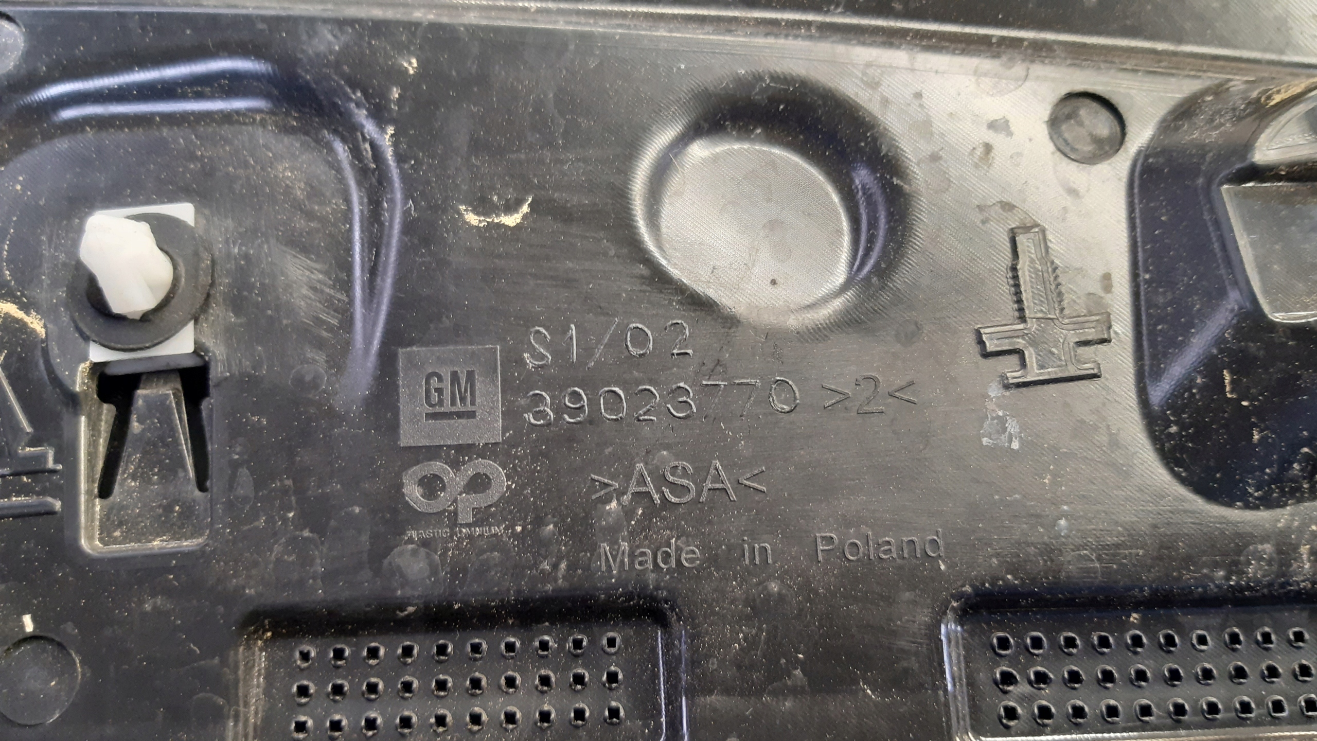 Lotka bonnet light stop 39023770 Opel Astra K