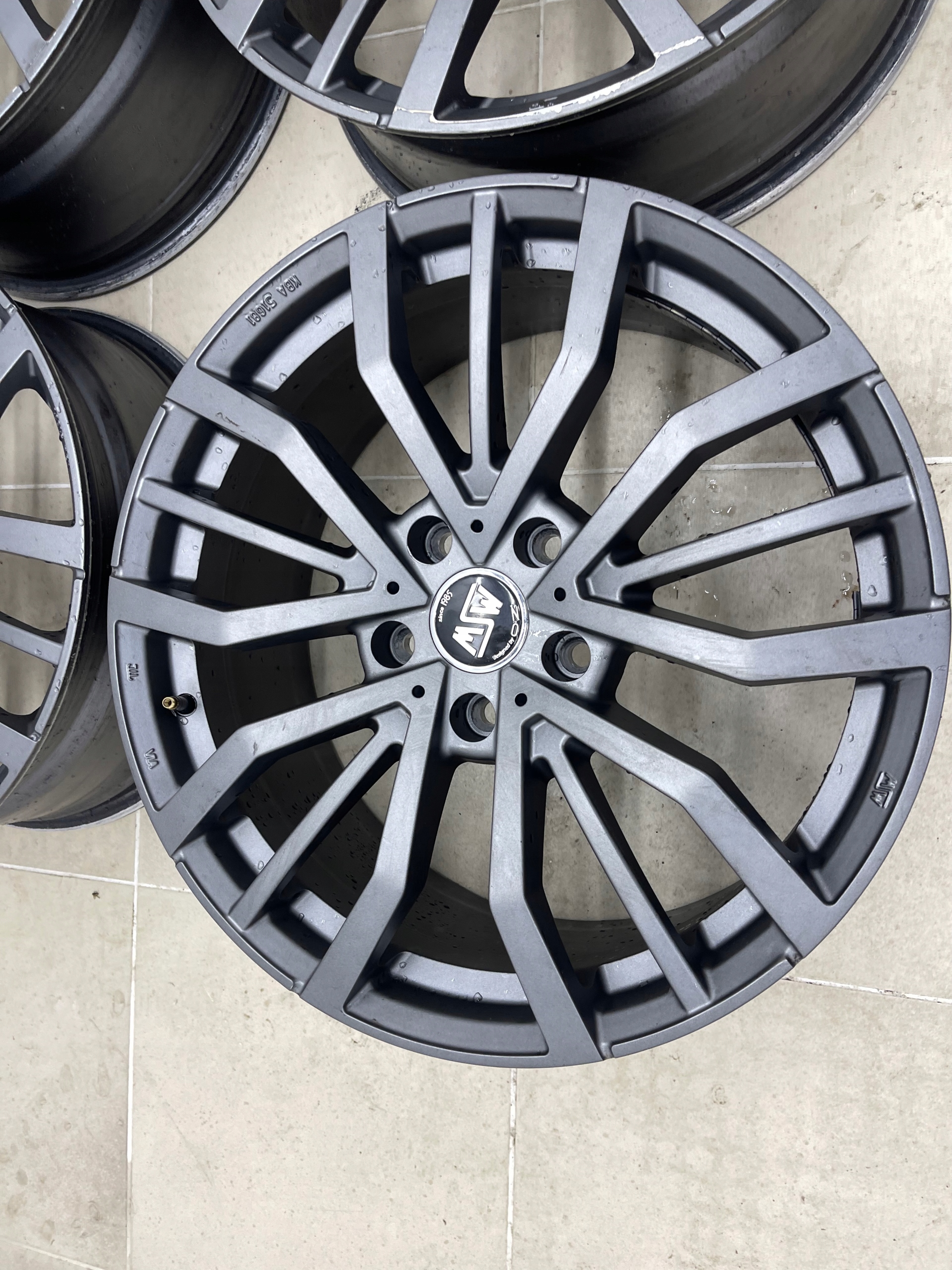 4×disc aluminium 20 CALI OZ MSW 8.5"J x 20" 5x127 ET 50