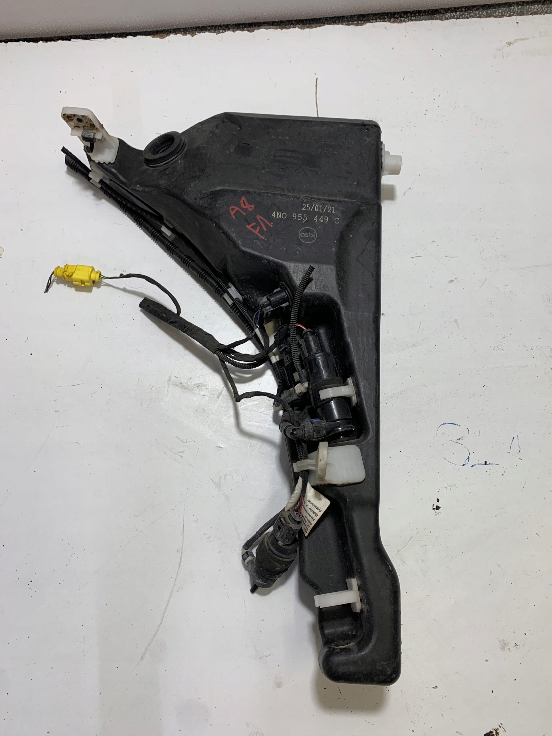 AUDI A8 D5 БАЧОК SPRYSKIWACZYn0955449c