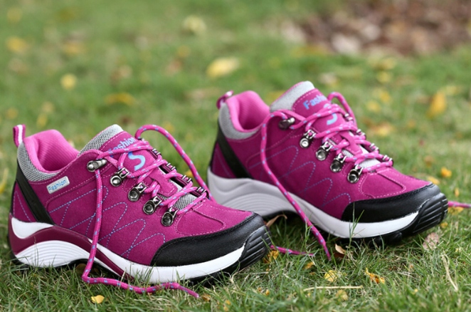 DAMSKIE BUTY TREKKINGOWE TURYSTYCZNE ODDYCHAJĄCE Cechy dodatkowe oddychające