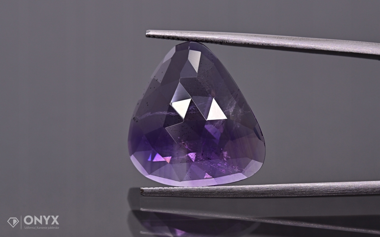 Ametystová fazetovaná nepravidelná rozeta 18,5x17,5 m