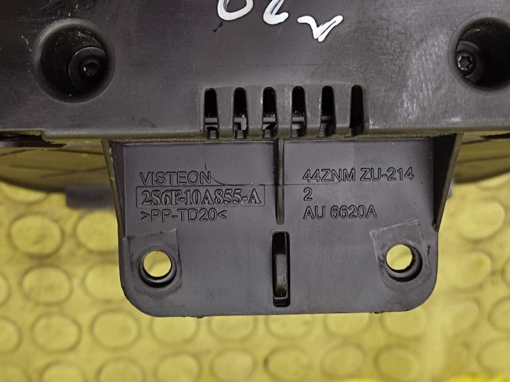 FORD FIESTA MK6 1.3 dials 2S6F10849JE