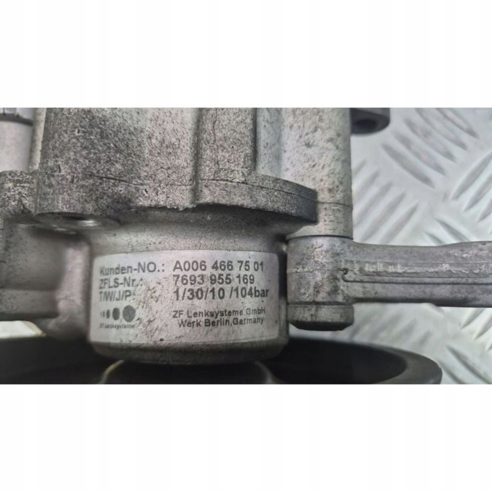 Mercedes C250 CGI W204 servo pump A0064667501 M271860