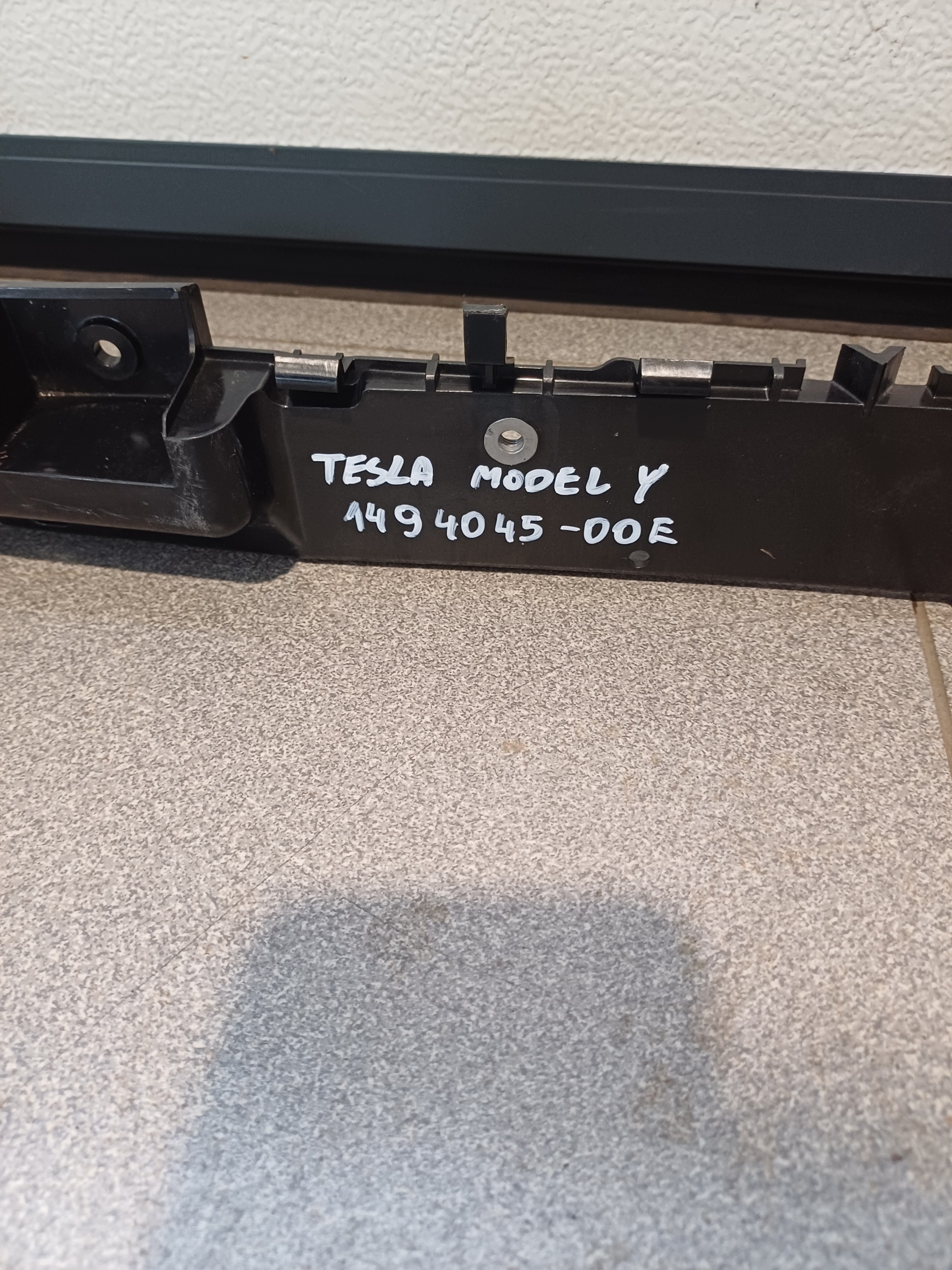 Support Support plaque Pare choc Arrière TESLA Y 1494045-00E