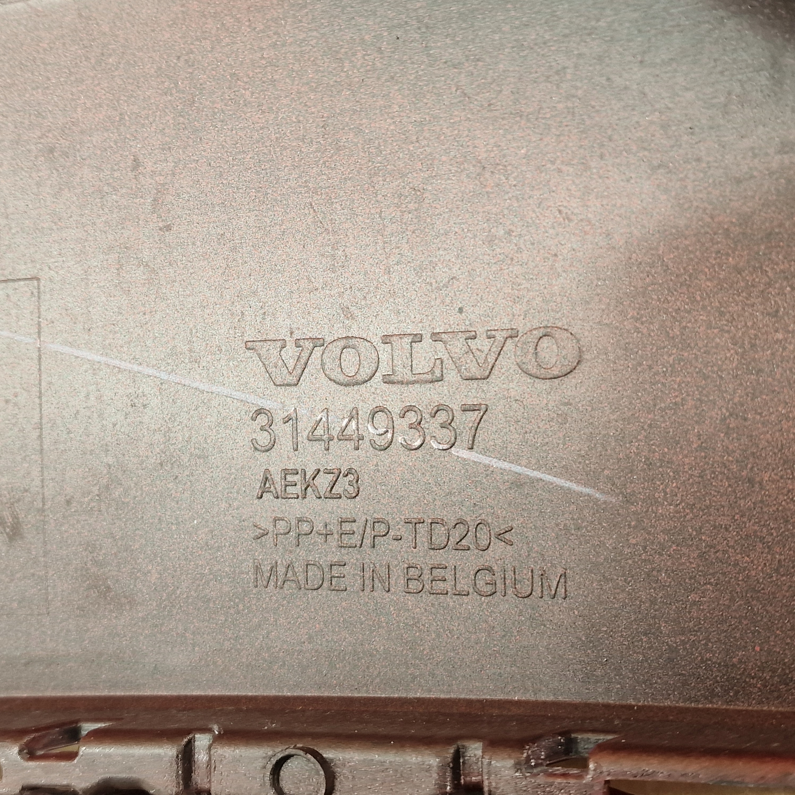 right corner bumper rear part VOLVO XC40 EX40 colour 725