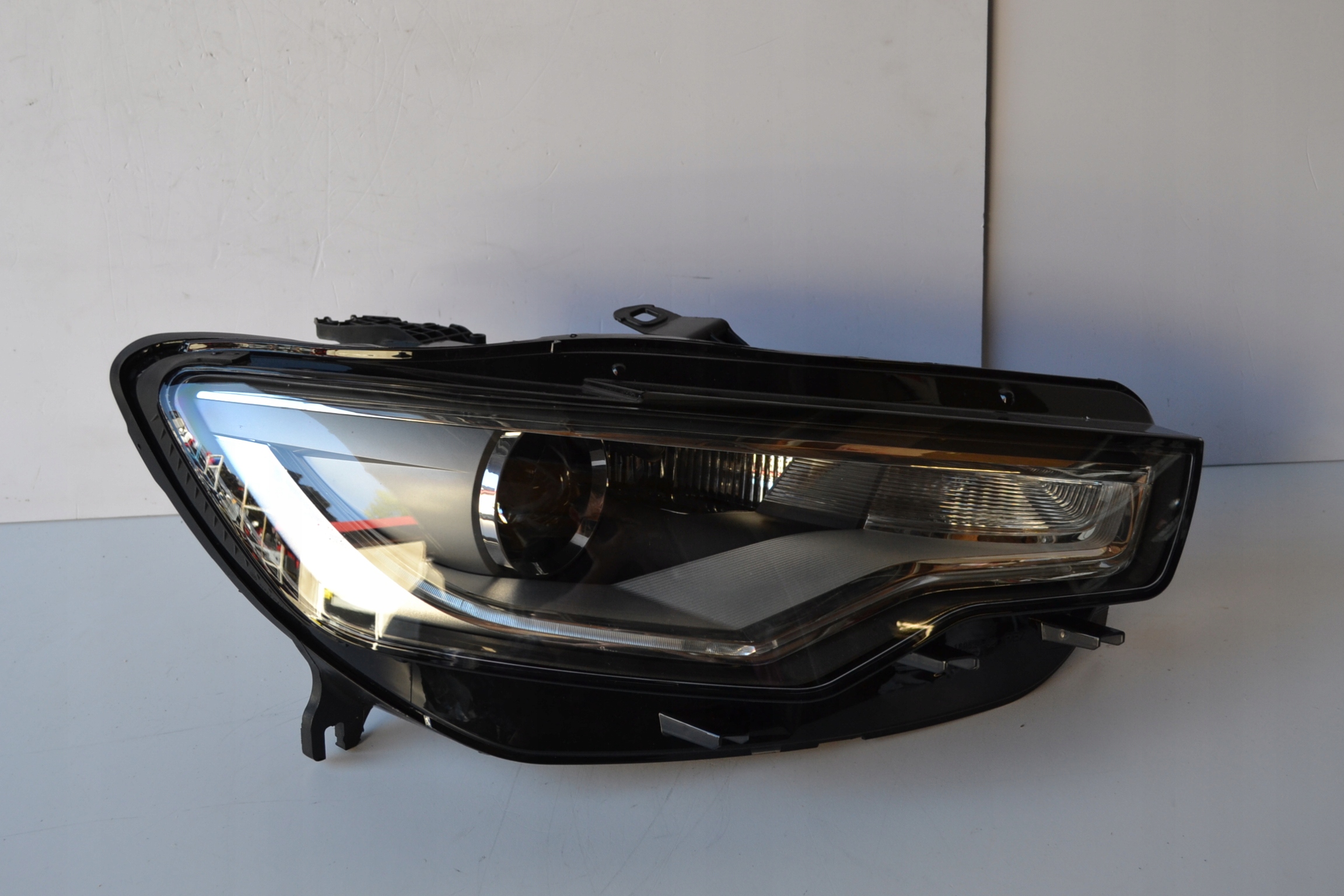REFLEKTOR LAMPA PRAWA PRZÓD AUDI A6 C7 10-15 XENON LED IGŁA EUROPA