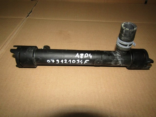 AUDI A8 D4 4h0 водопровідна труба 079121034F