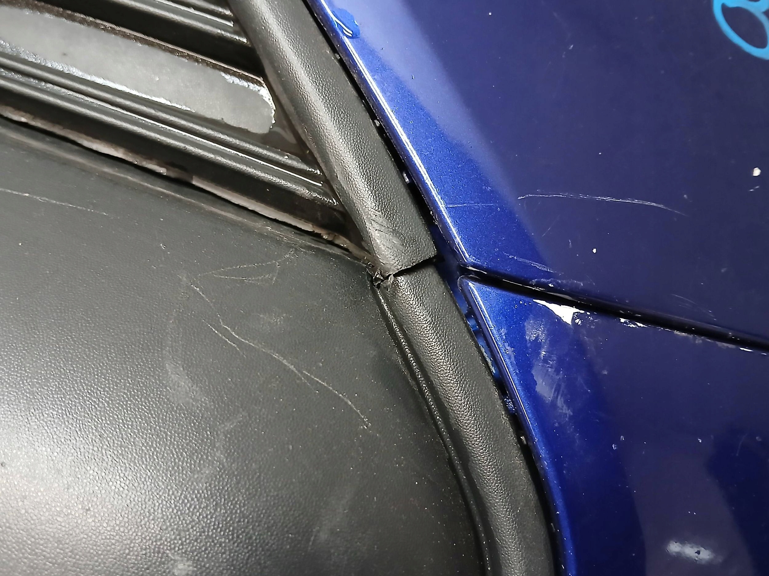 nárazník předek FORD CONNECT MK1 13