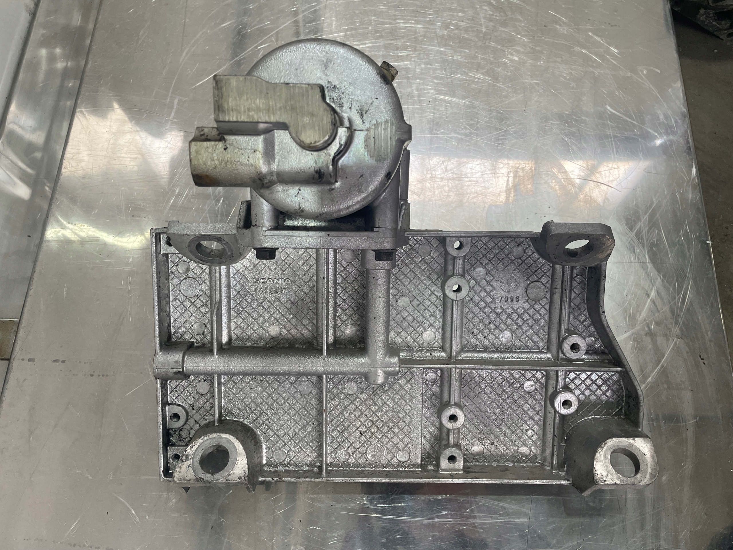 1424695 - Основание Топливного Фильтра Scania R V 8 164