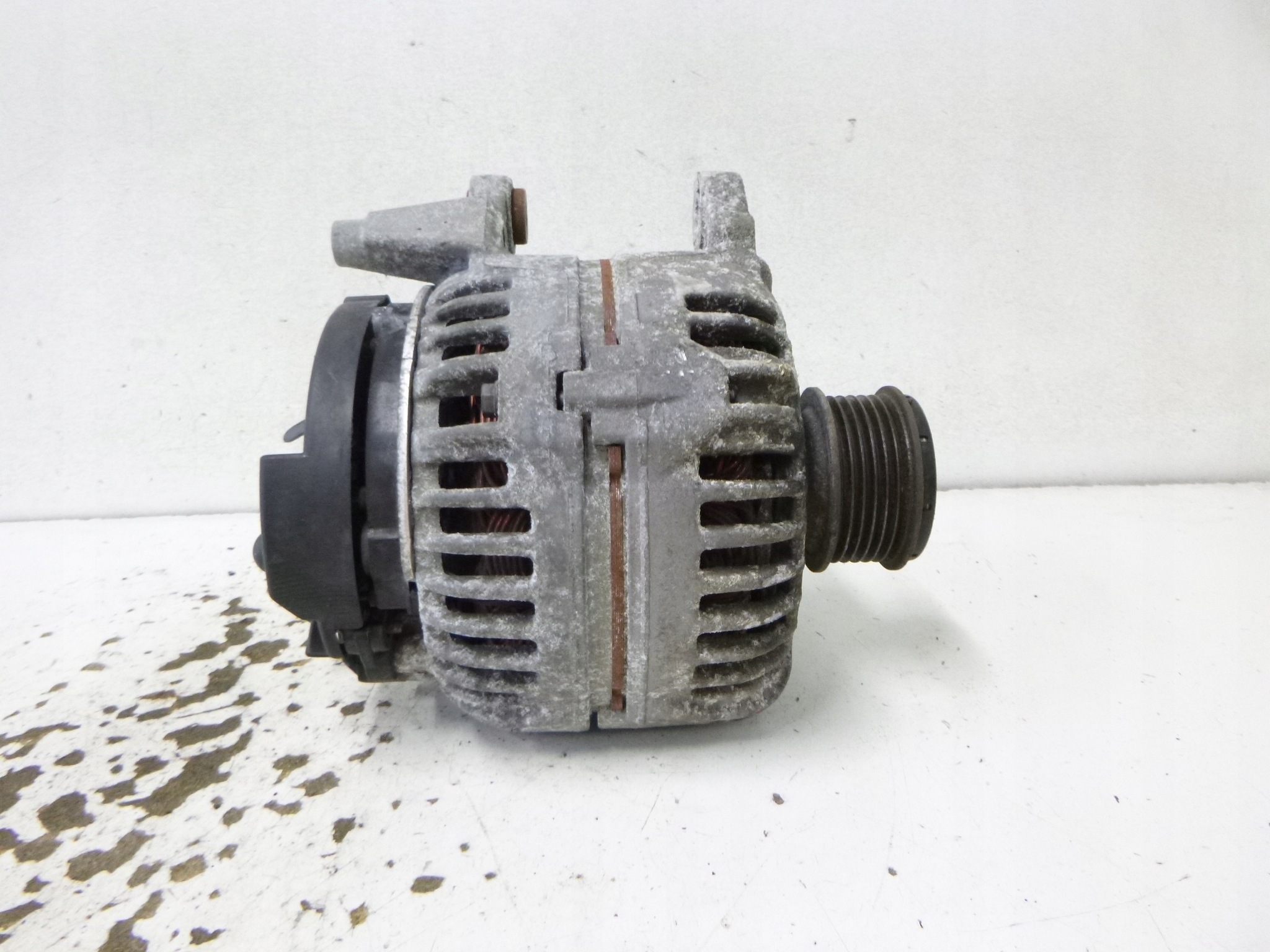 Alternator AUDI A4 B7 S-LINE 2.0 TDI 140A 06F903023J BOSCH