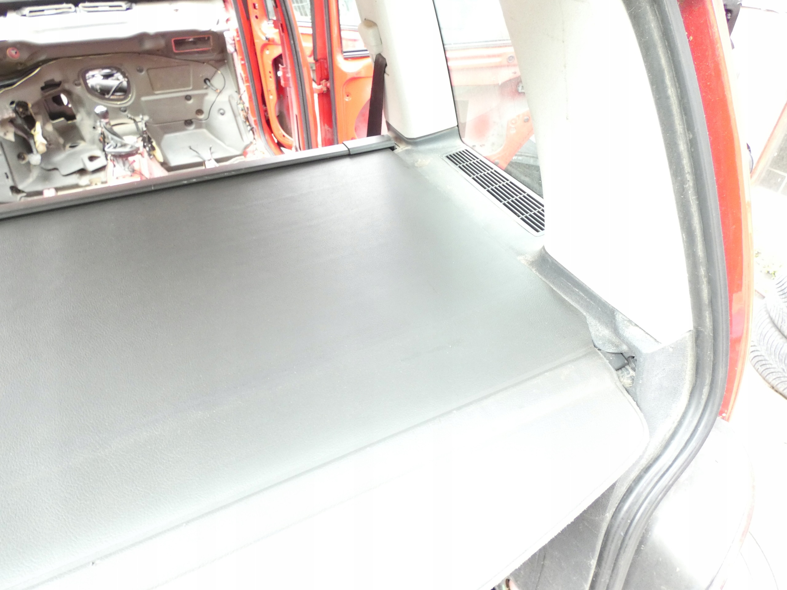 blinds boot VW TOURAN and 03-10 1T0867871